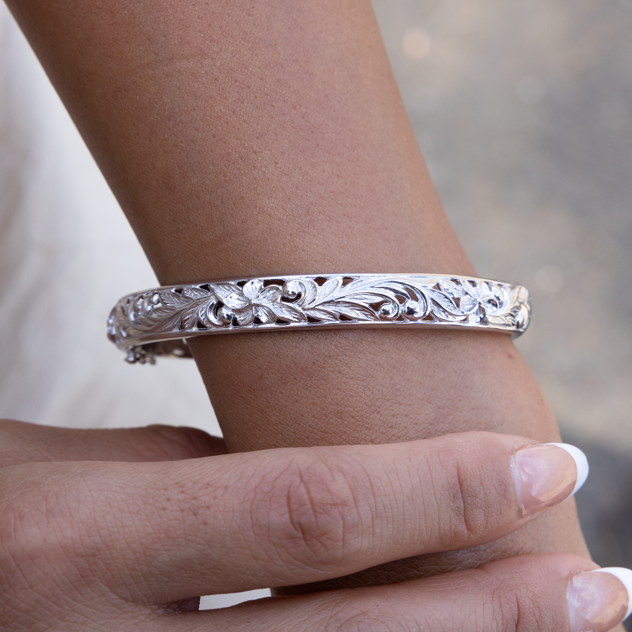 ハワイアン・エアプルメリア ヒンジブレスレット スターリングシルバー - 8mm