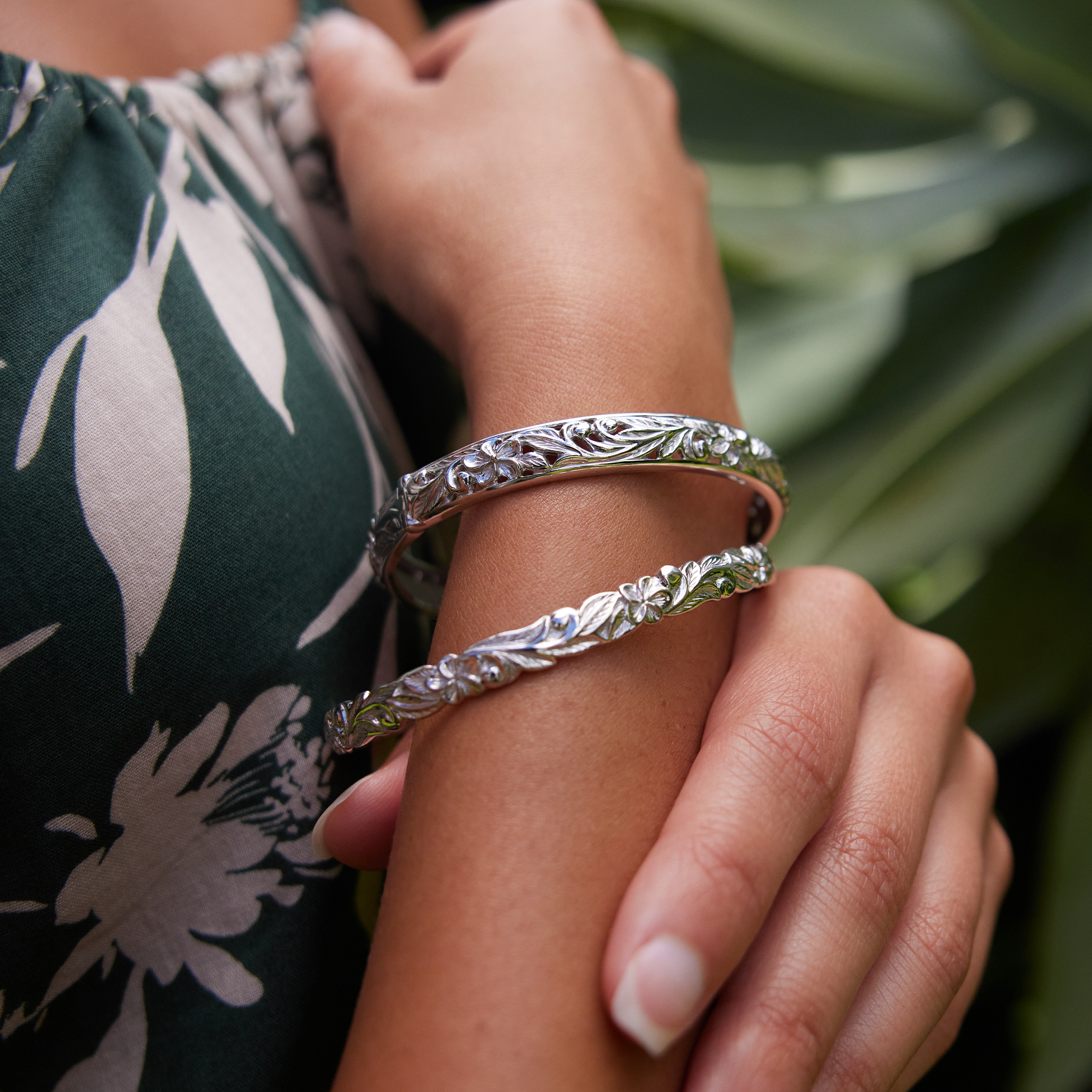 ハワイアン・エアプルメリア ヒンジブレスレット スターリングシルバー - 8mm