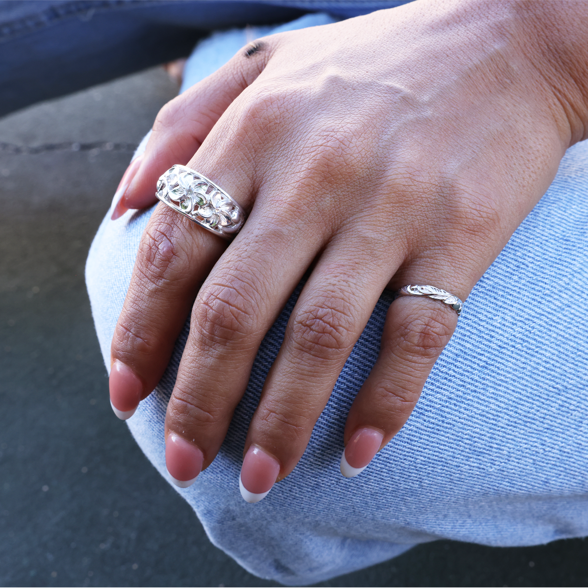 ハワイアン・エアルーム オールド・イングリッシュ・スクロール・リング ホワイトゴールド - 3mm モデル小指