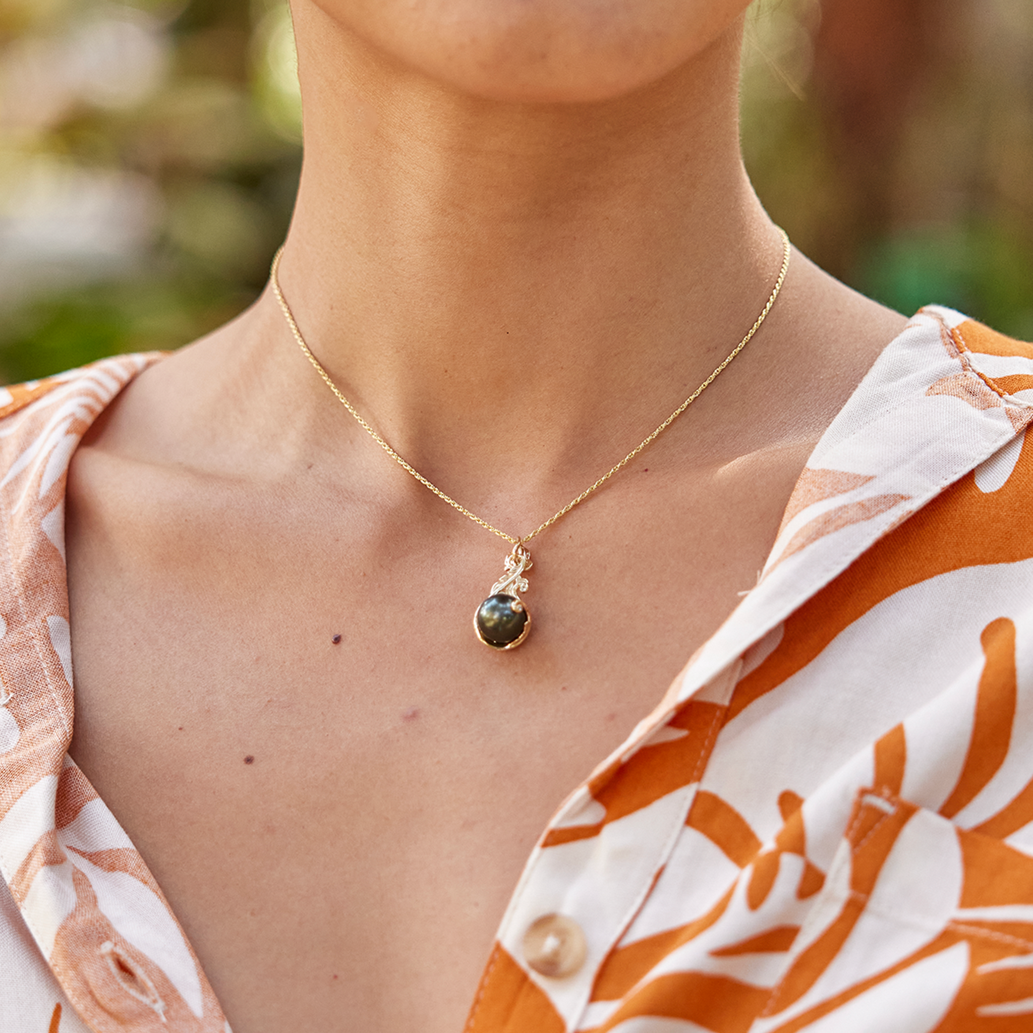 リビング・ヘアルーム・タヒチ黒真珠ペンダント ダイヤモンド・ゴールド 9-10mm