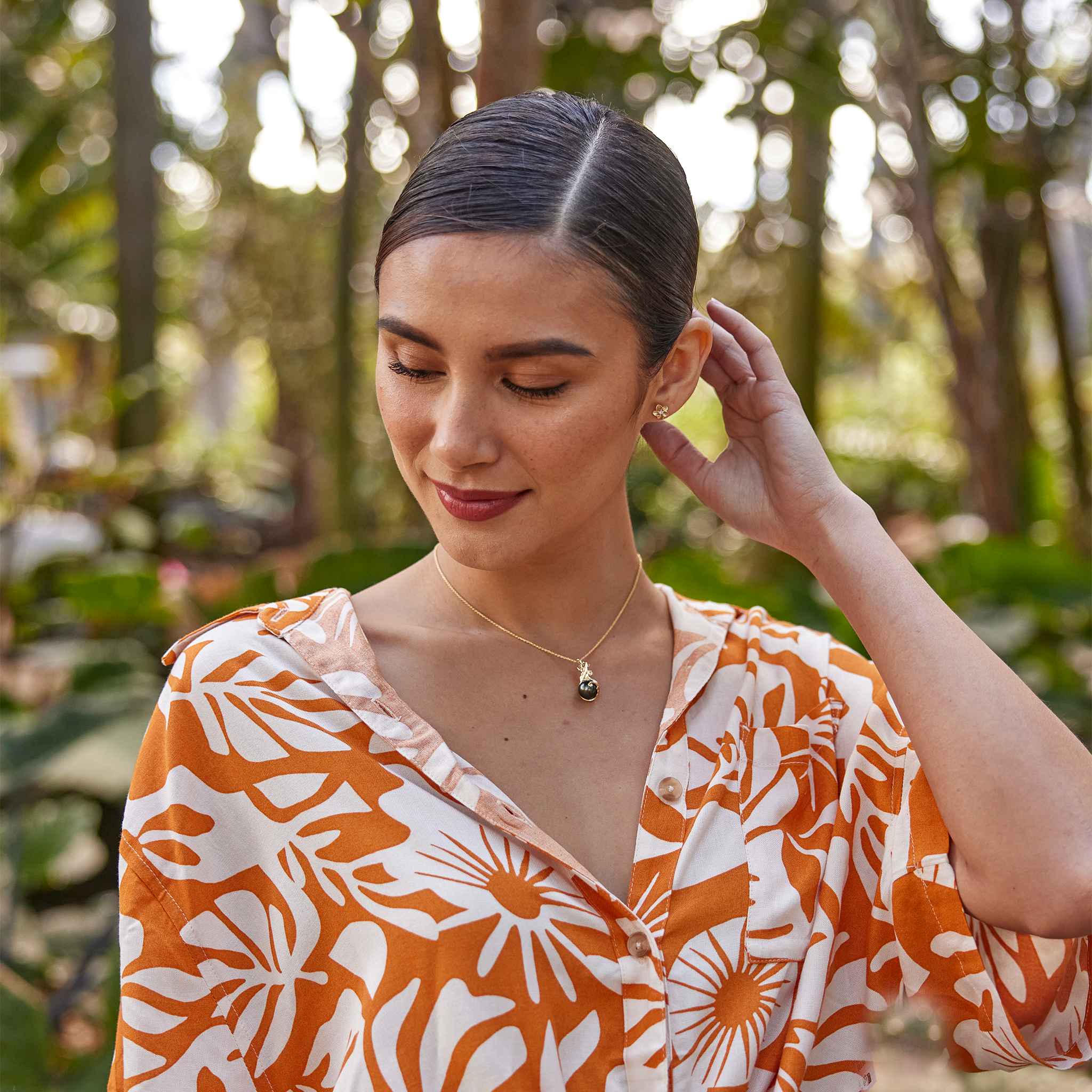 リビング・ヘアルーム・タヒチ黒真珠ペンダント ダイヤモンド・ゴールド 9-10mm