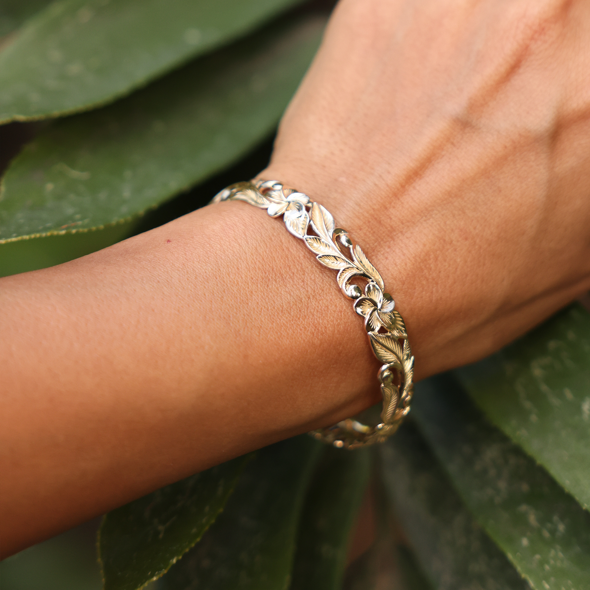 ハワイアン・エアプルメリア ブレスレット ゴールド - 10mm