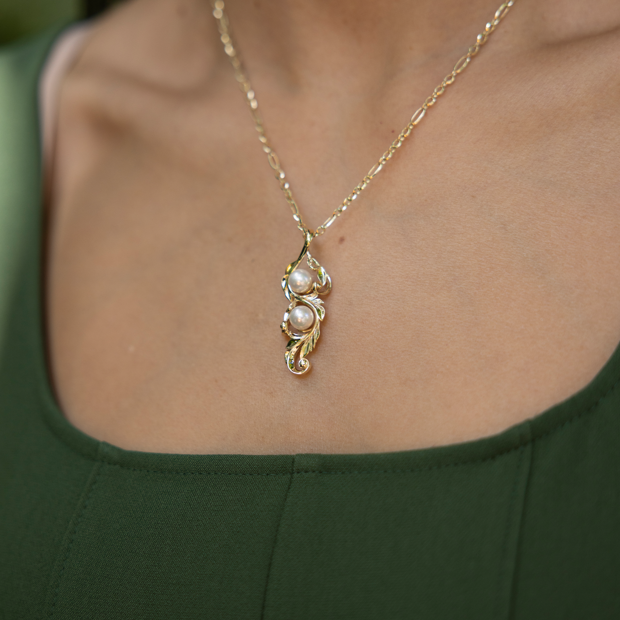 Pick A Pearl Maile Scroll Pendant in Gold - 41mm