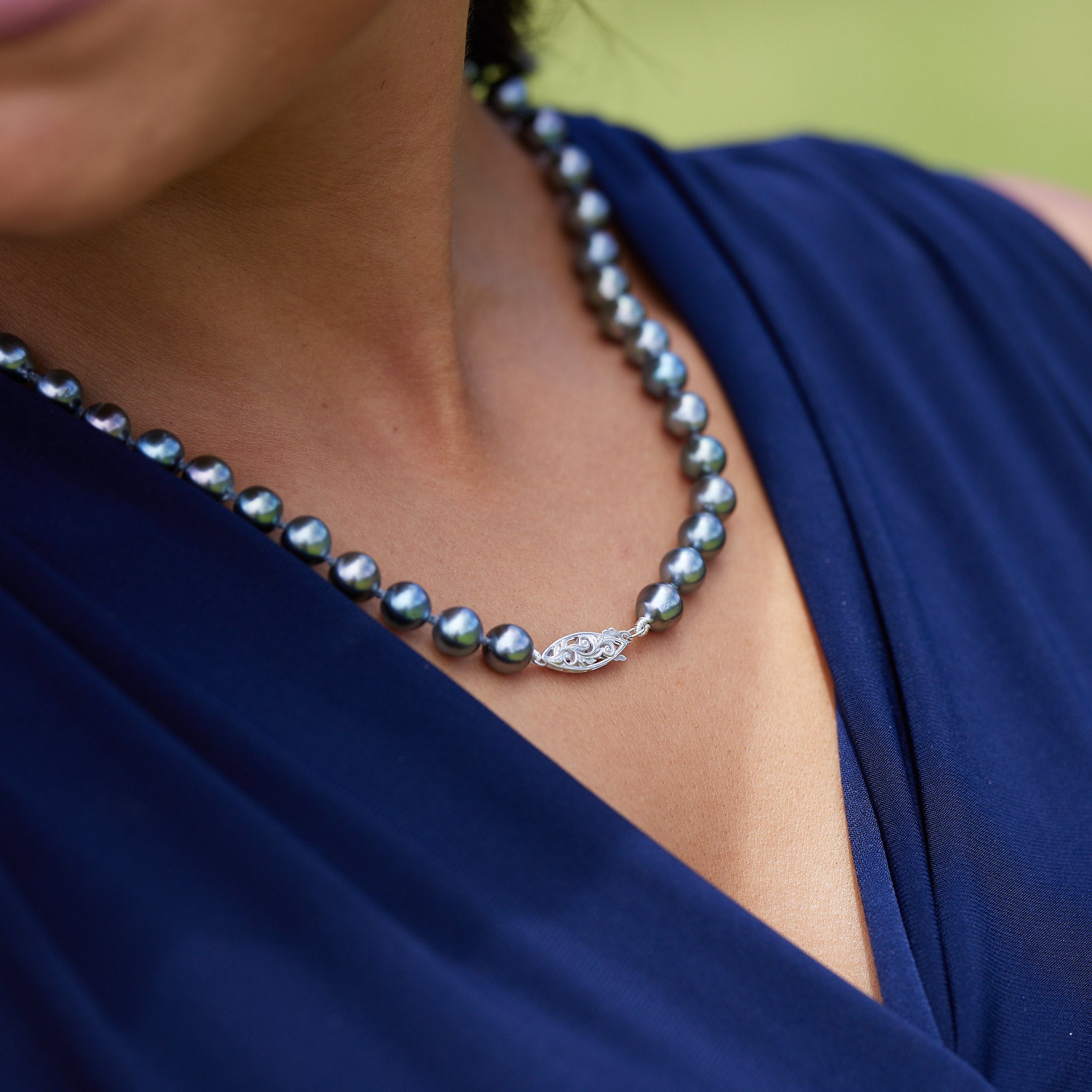 18-20 "タヒチアンブラックパール・ストランド・ホワイトゴールドクラスプ-8-10mm