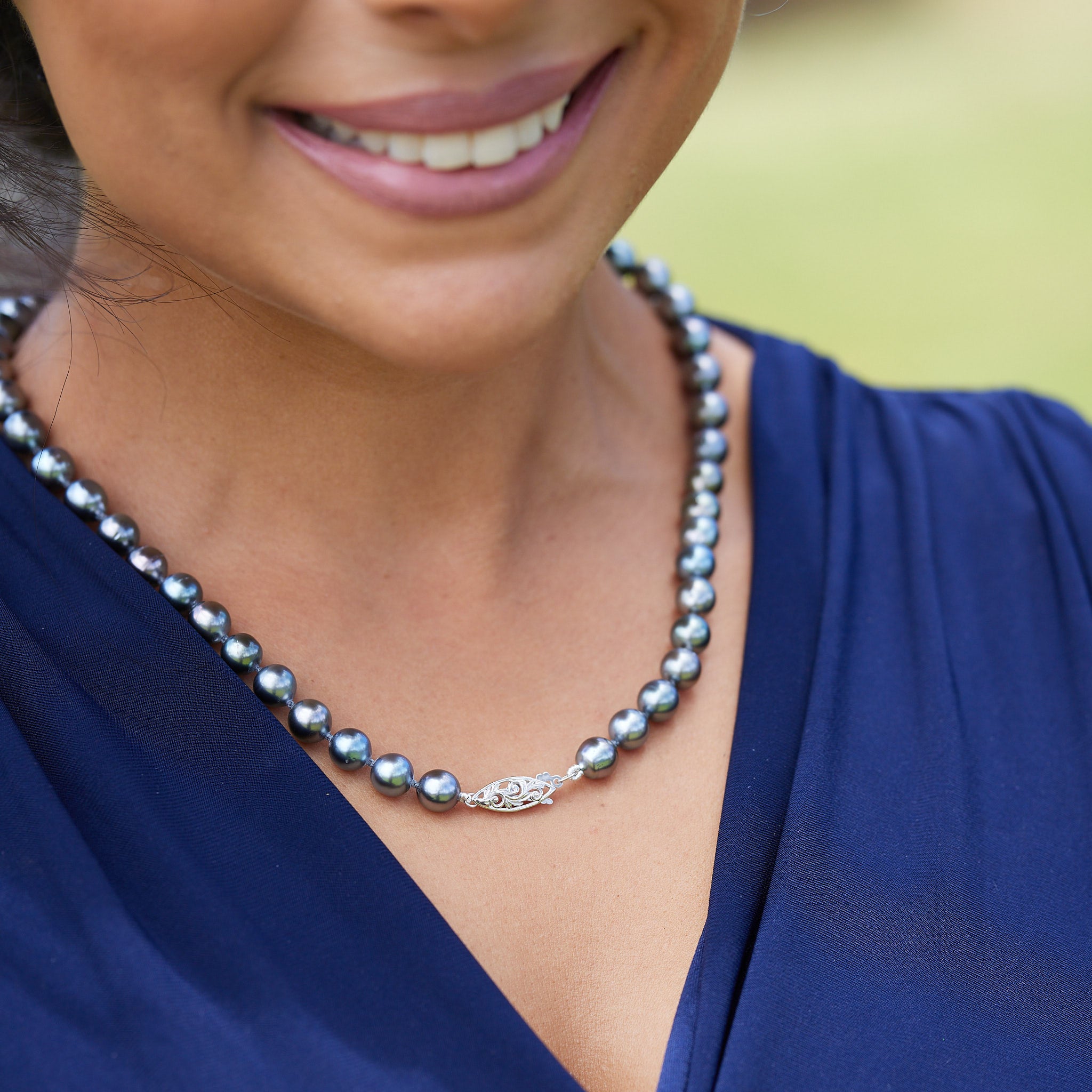 18-20 "タヒチアンブラックパール・ストランド・ホワイトゴールドクラスプ-8-10mm