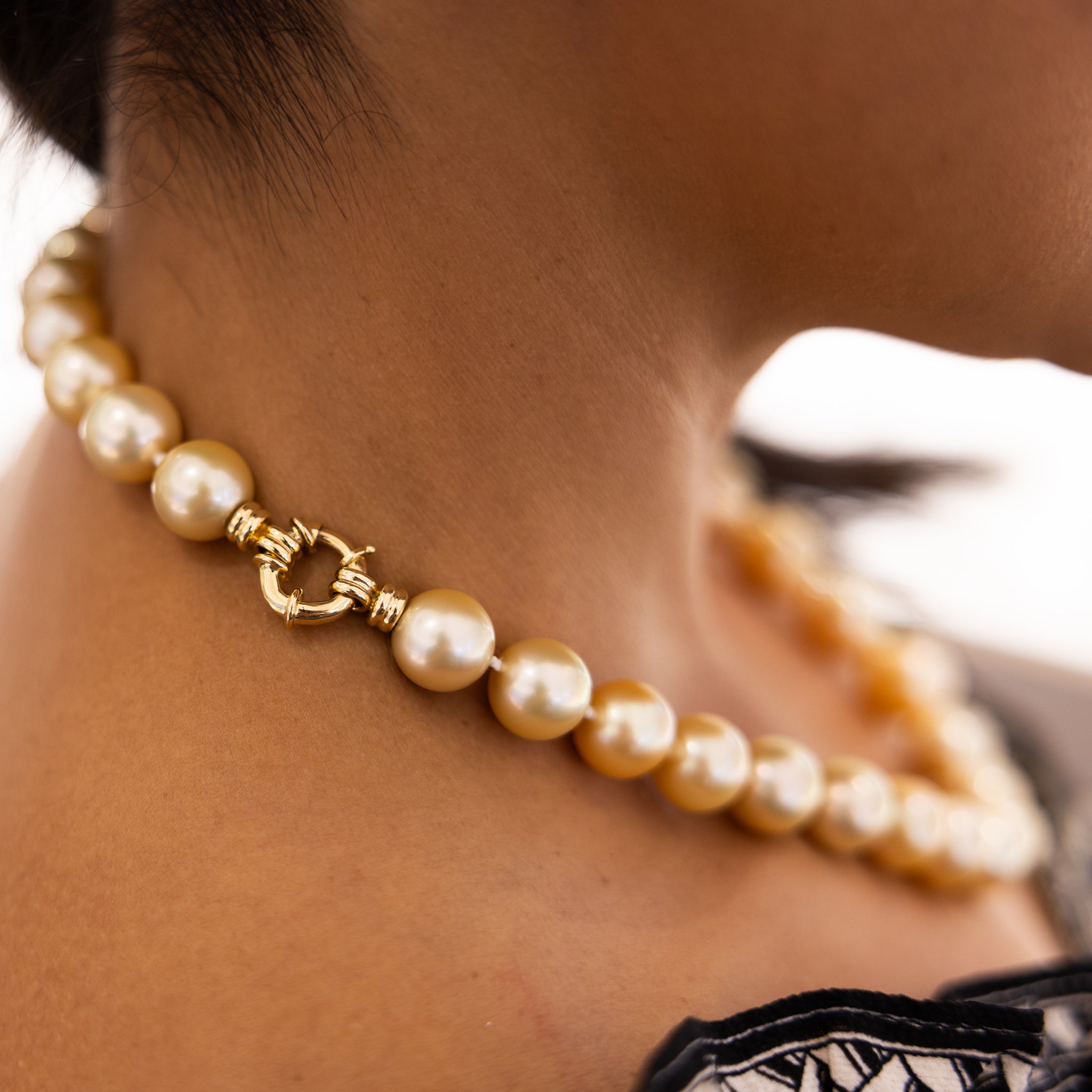 18-19 "ゴールドクラスプ付南洋ゴールド真珠ストランド-13-16mm