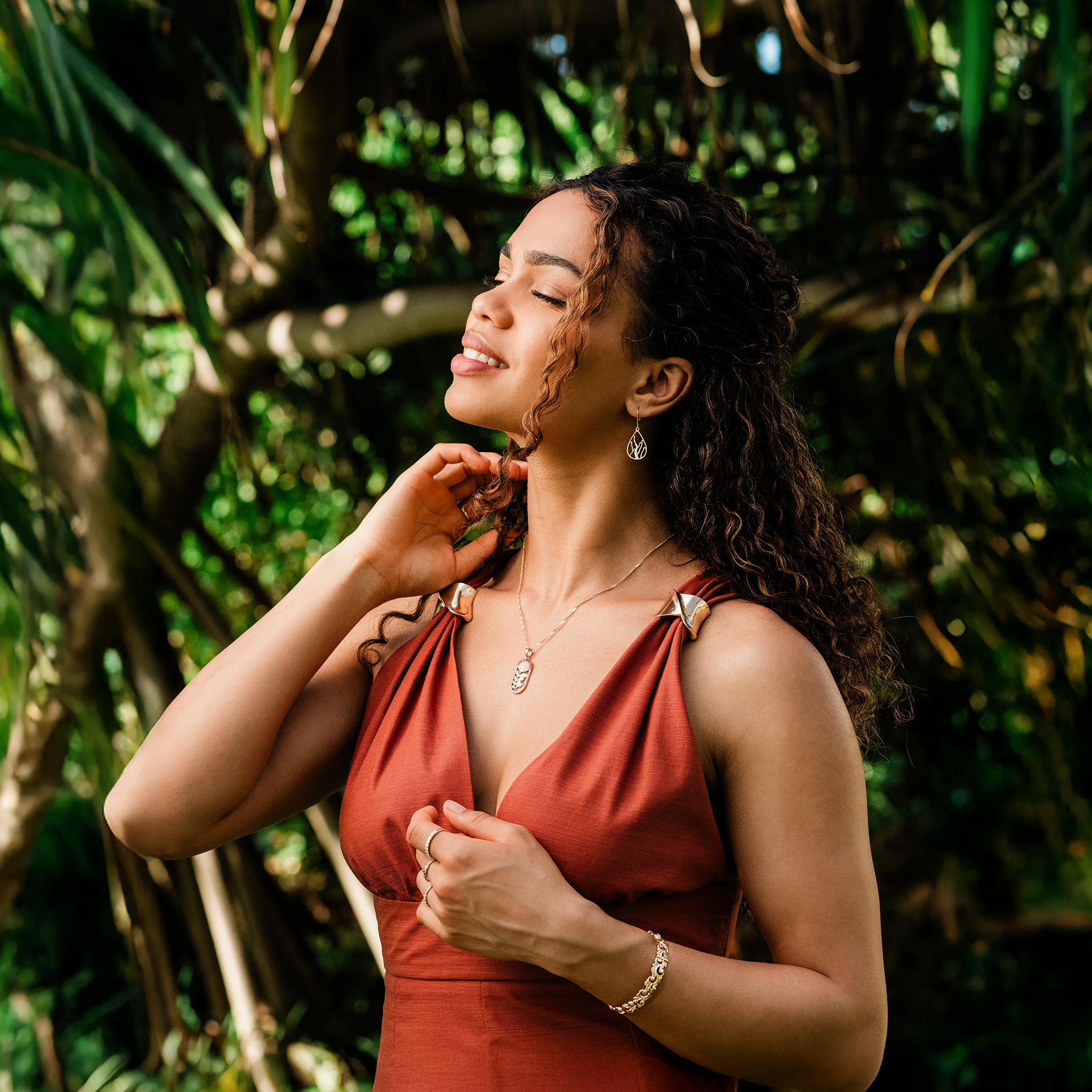 Koʻolau Waterfall Earrings in Gold with Diamonds - 21mm