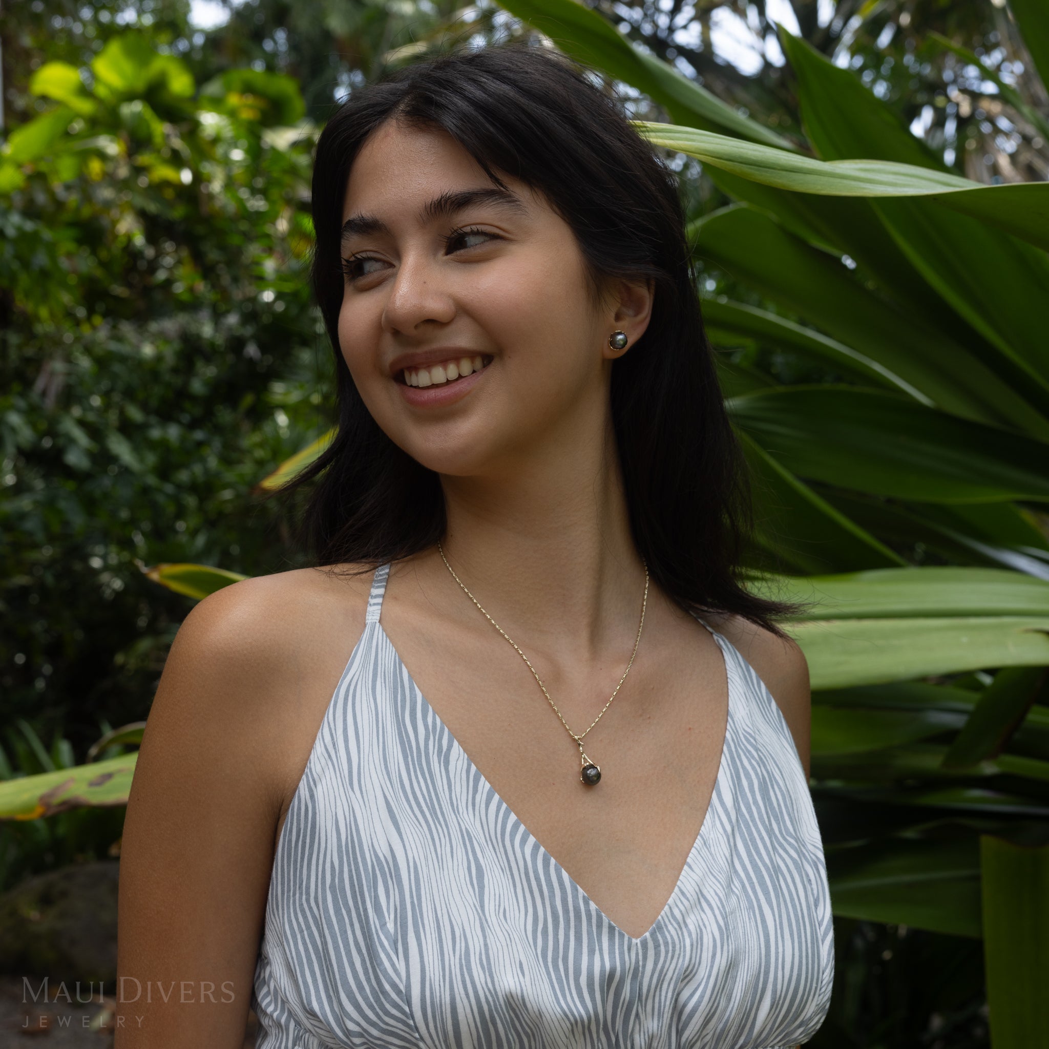 ヘリテージ・タヒチアン・パール・イヤリング ゴールド - 9-10mm