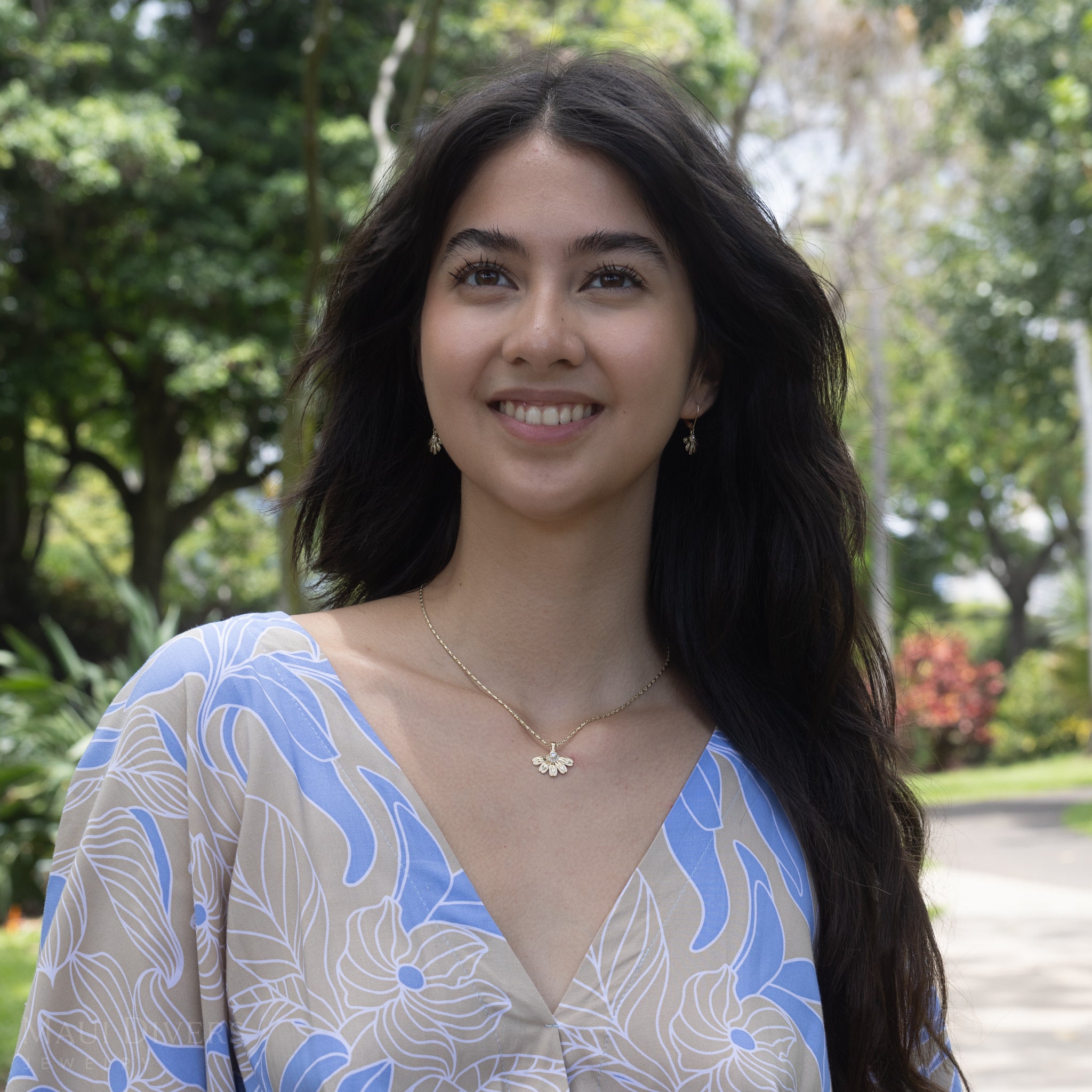 Beach Naupaka Pendant in Gold with Diamonds - 18mm