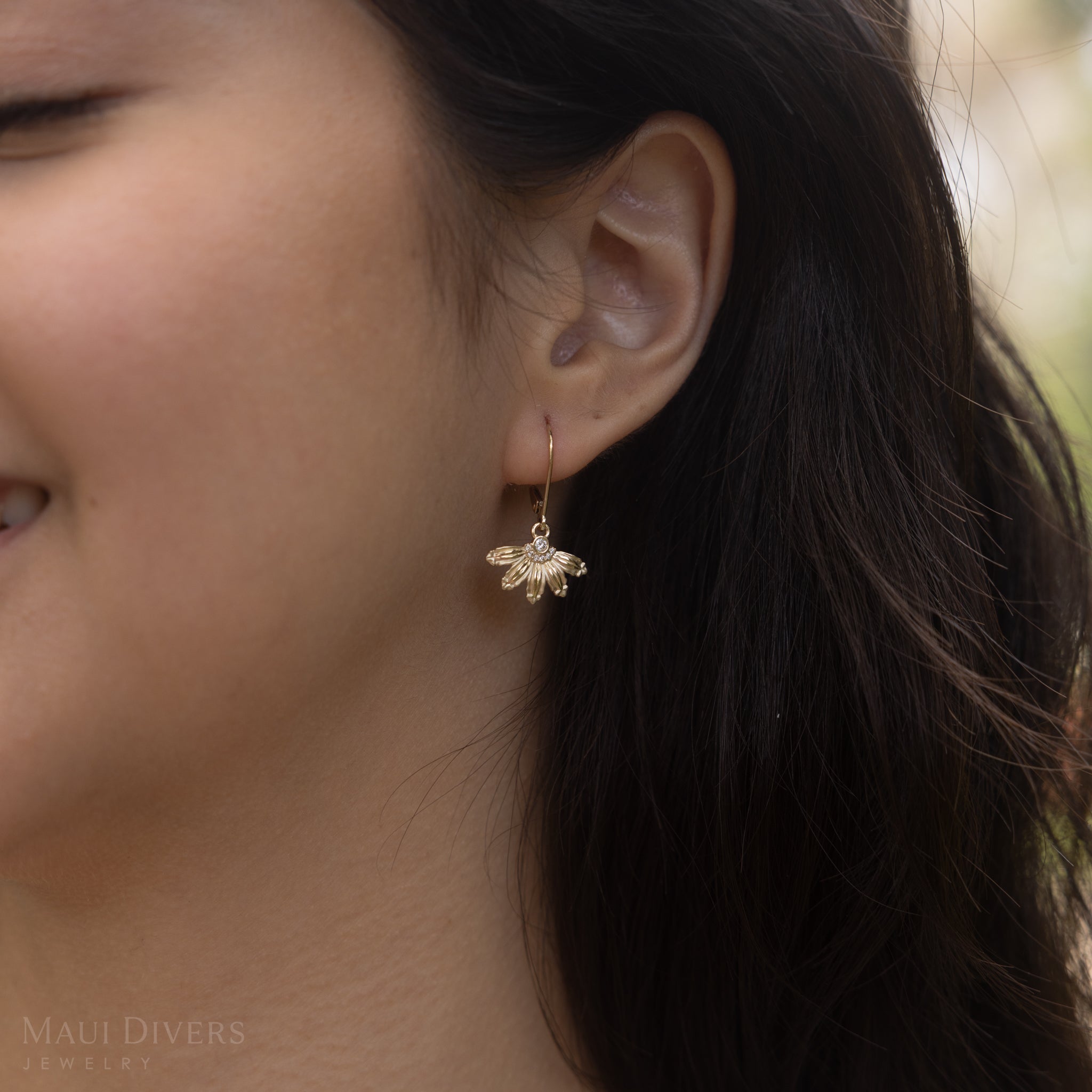 Mountain Naupaka Earrings in Gold with Diamonds - 10mm
