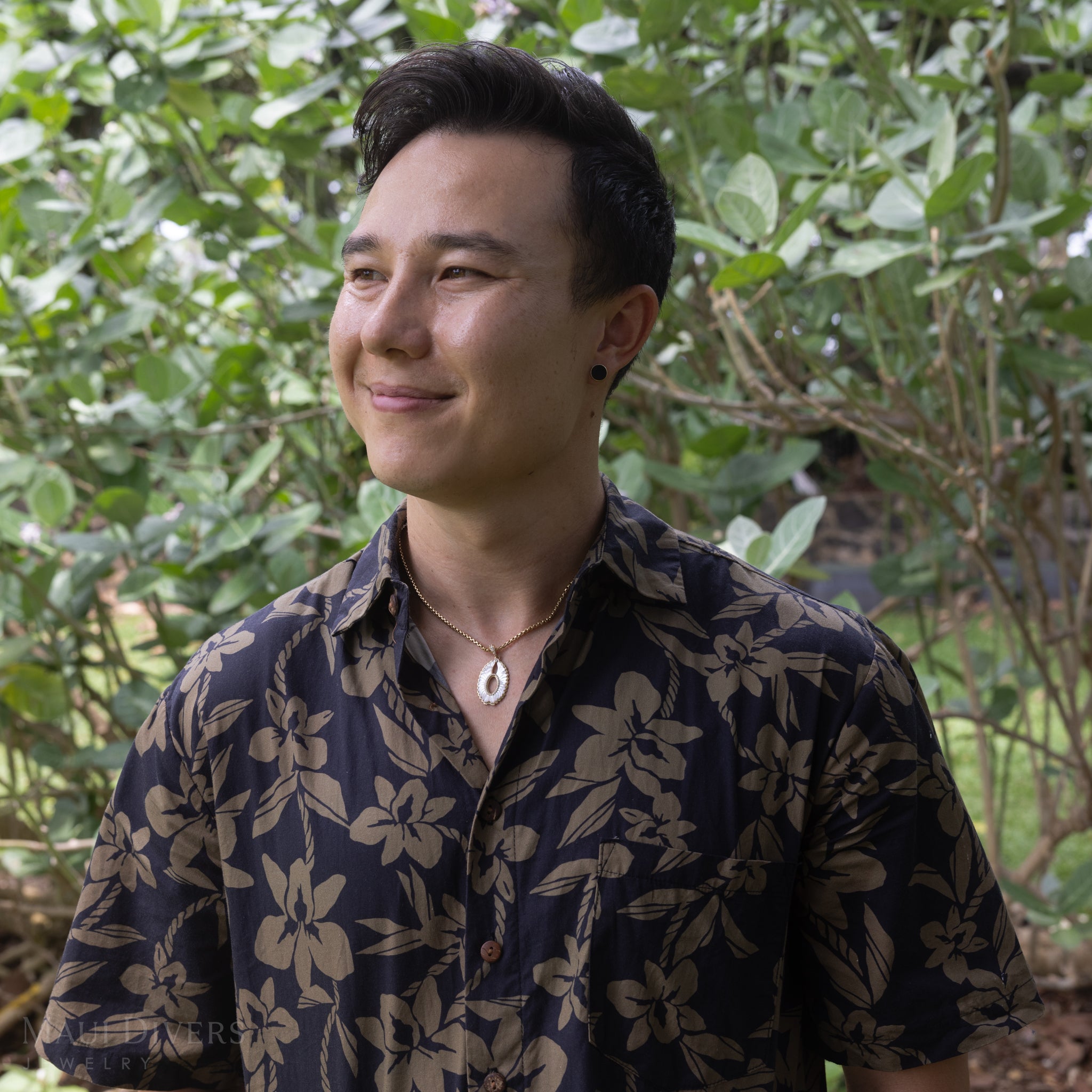 プエオ(フクロウ)マザー・オブ・パール ダイヤモンド ゴールド ペンダント - 28mm