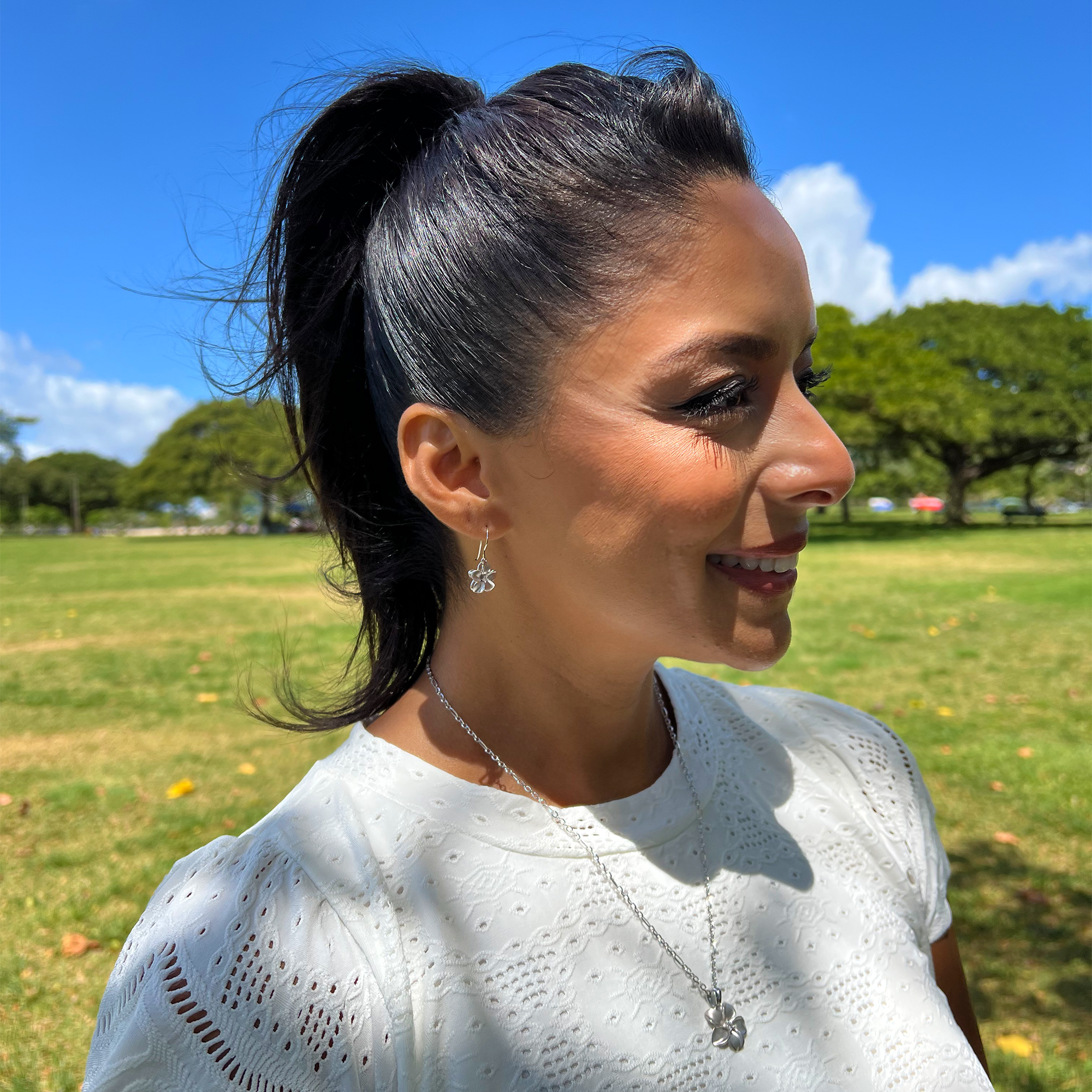 プルメリア ダイヤモンド ホワイトゴールド イヤリング - 13mm