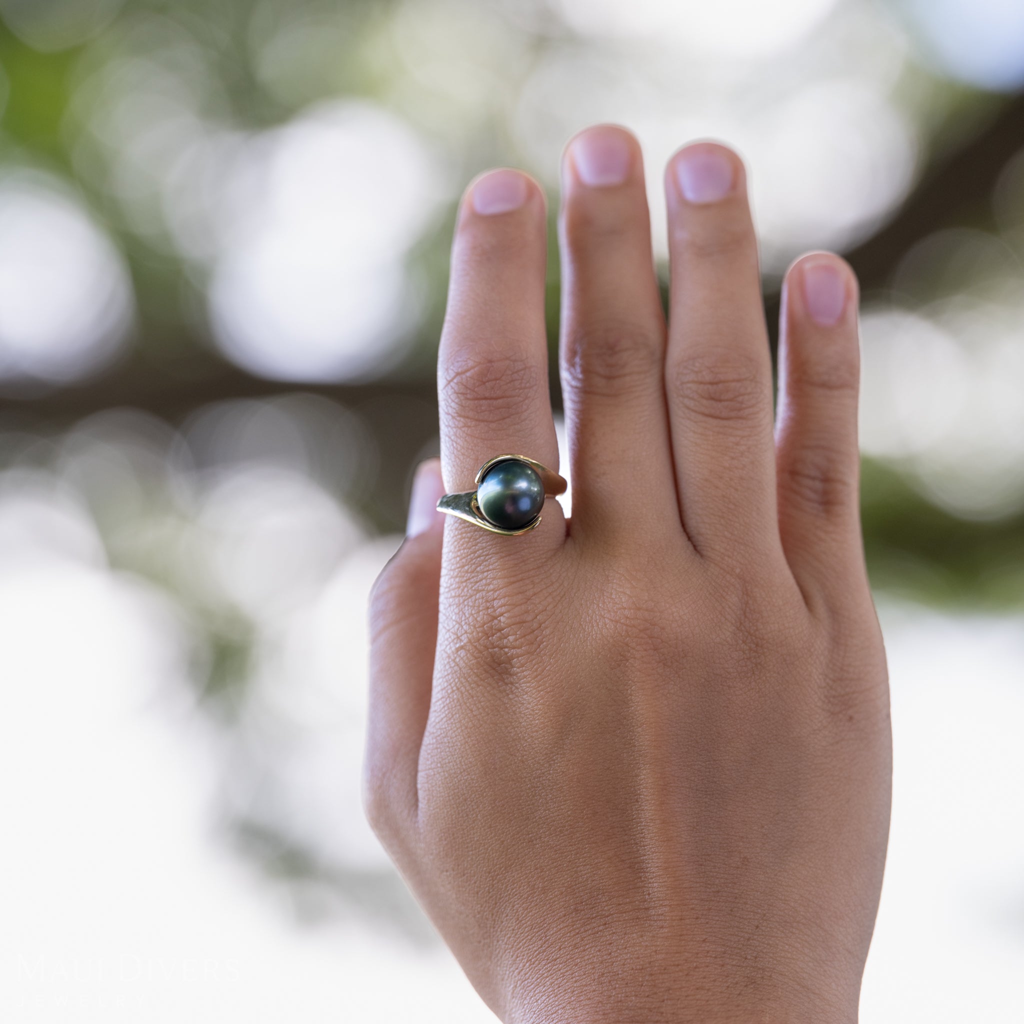 Tahitian Black Pearl Ring in Yellow Gold