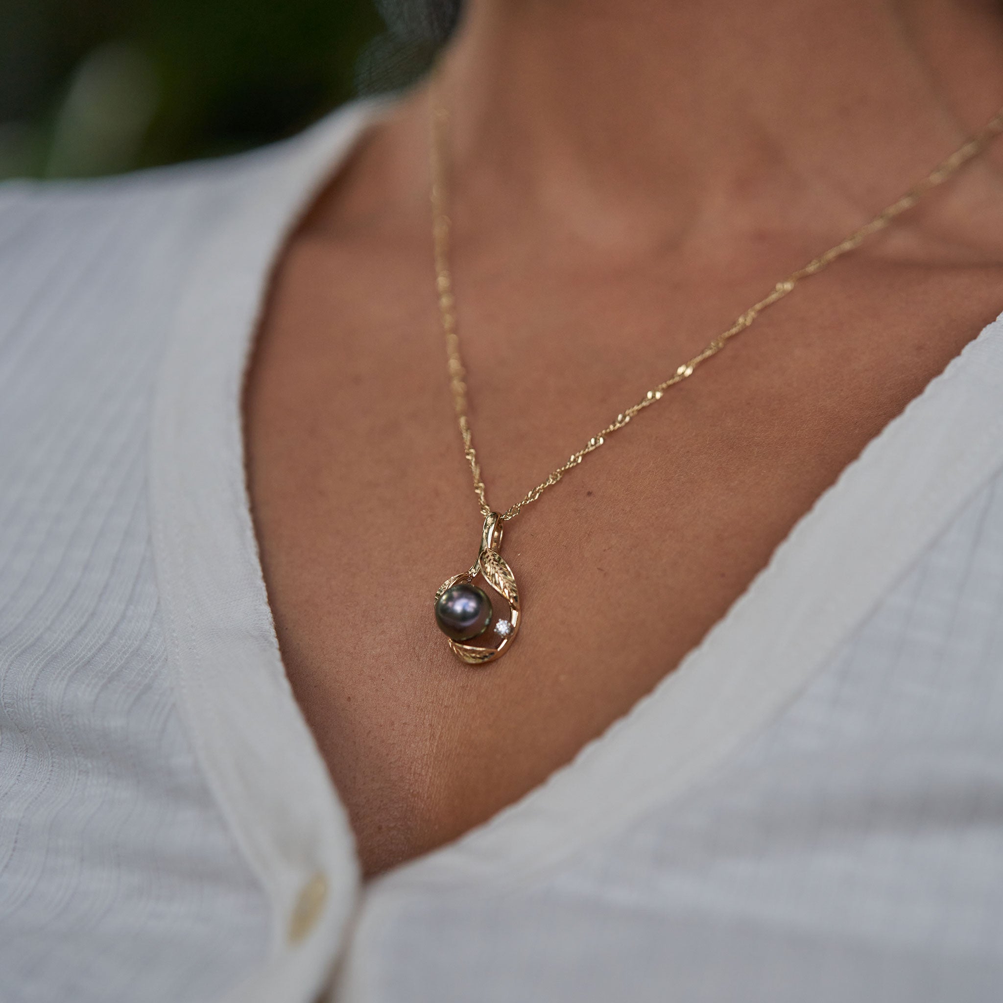 Tahiti-Anhänger mit schwarzer Perle in Gold mit Diamanten - 9-10 mm
