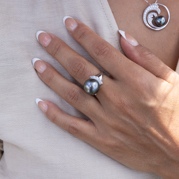 Tahitian Black Pearl Ring in White Gold with Diamonds - 12-13mm