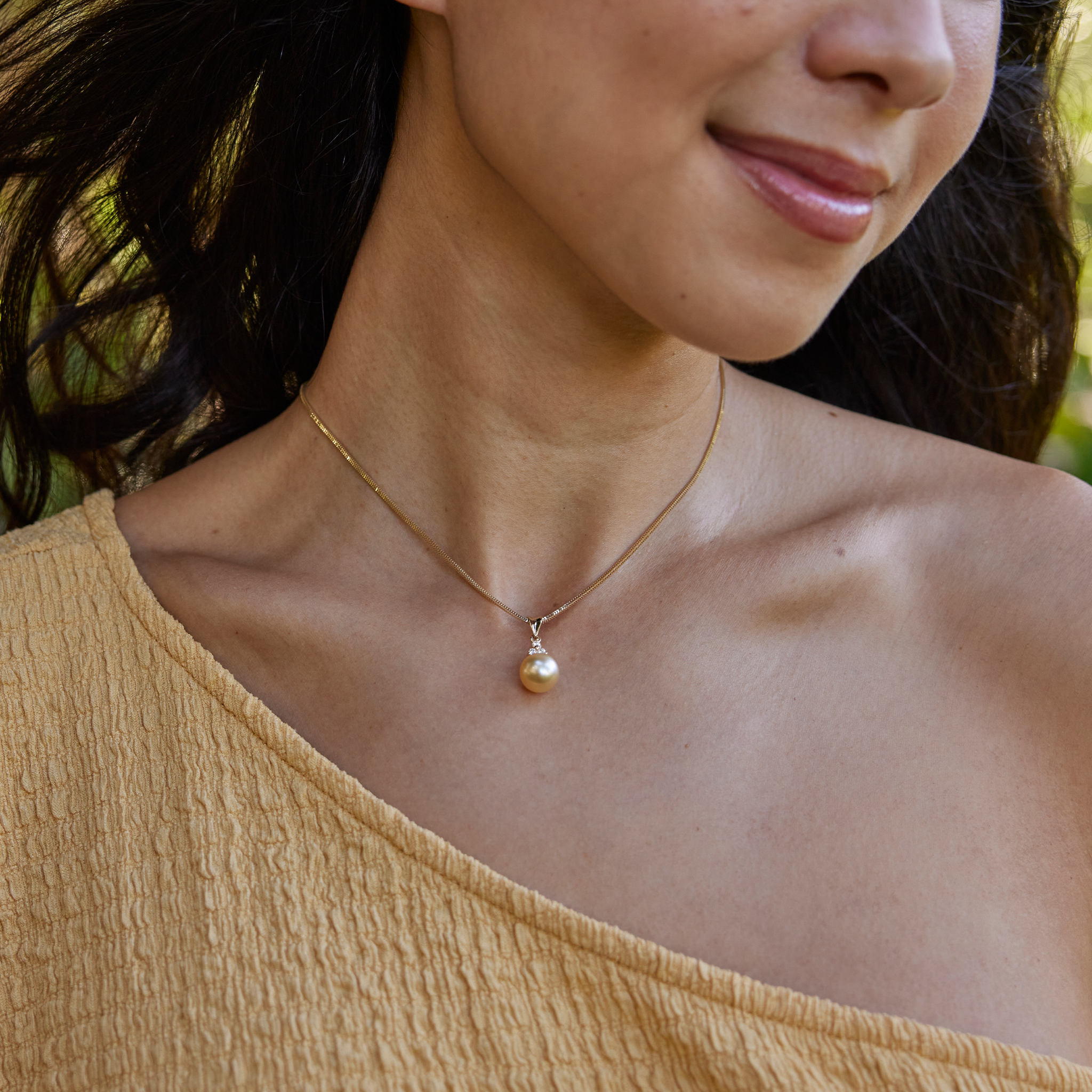 South Sea Gold Pearl Pendant in Gold with Diamonds 9-10mm