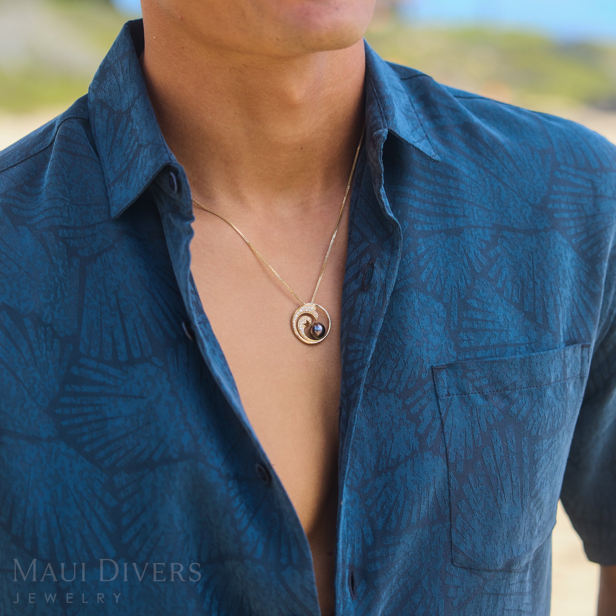 Nalu (Wave) Tahitian Black Pearl Pendant in Gold with Diamonds