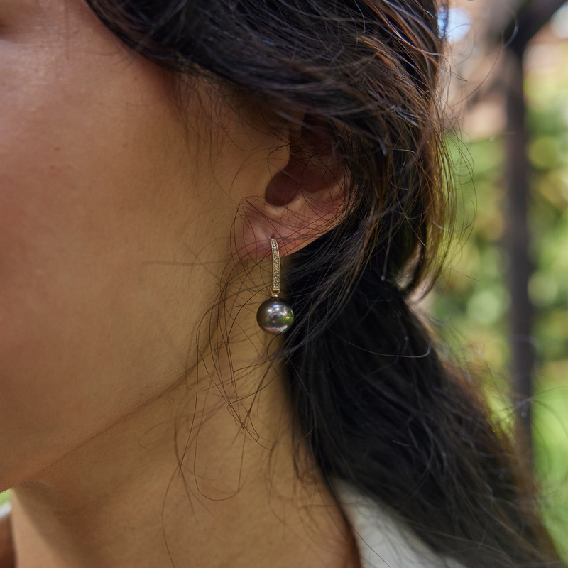 Tahitian Black Pearl Earrings in Gold with Diamonds - 9-10mm