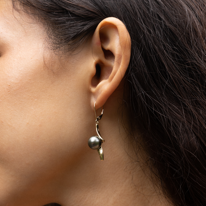 Tahitian Black Pearl Earrings in Gold - 9-10mm