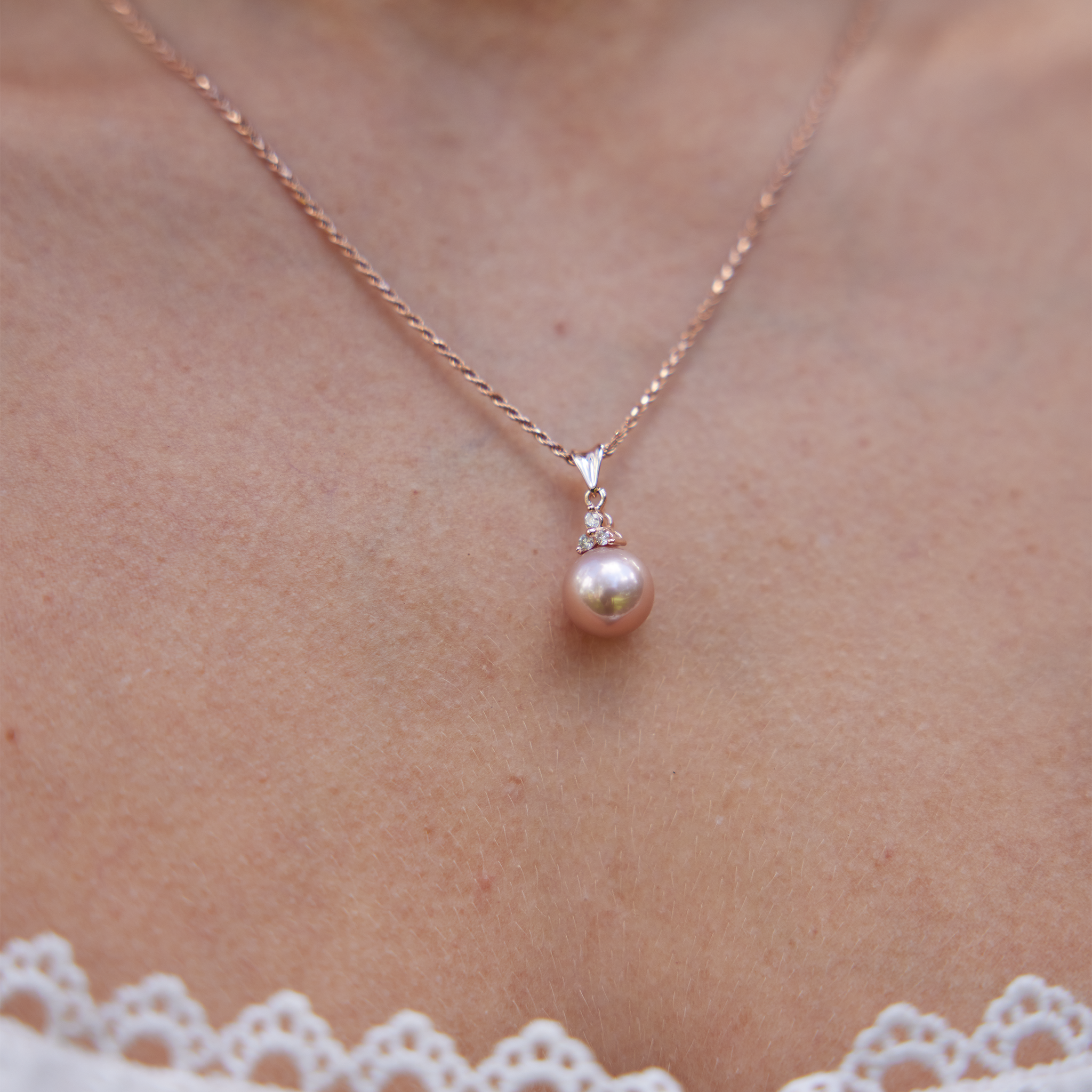 Close of up Pink Freshwater Pearl Pendant in Rose Gold with Diamonds on neckline