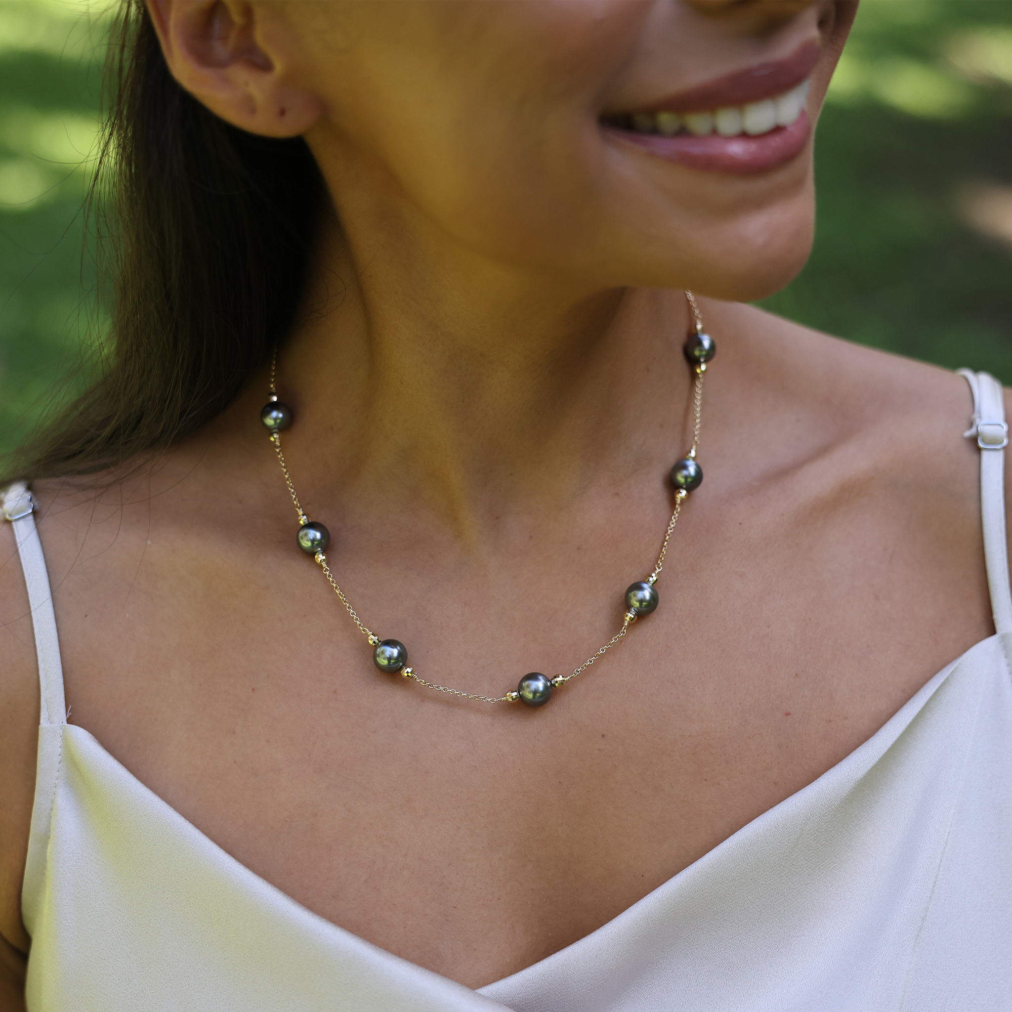17,5-18" Schwebende Tahiti-Perlenkette in Gold - 9-10 mm 