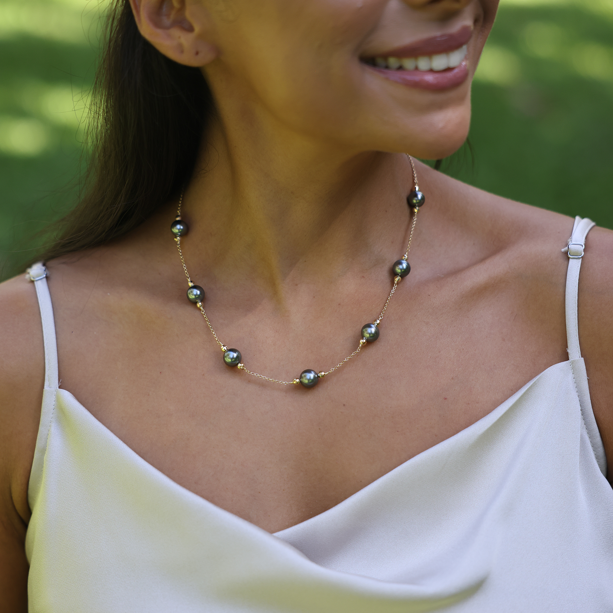 17,5-18" Schwebende Tahiti-Perlenkette in Gold - 9-10 mm 
