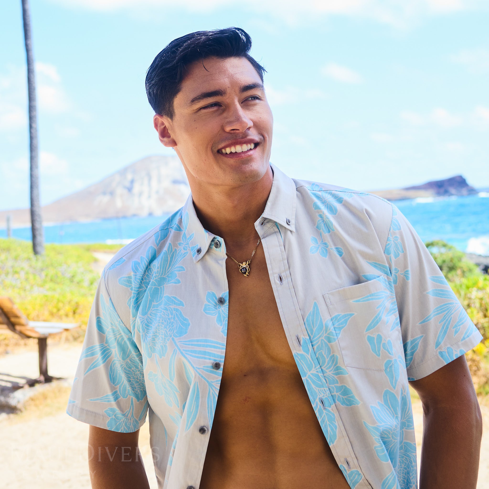 Heʻe (Octopus) Tahitian Black Pearl Pendant in Gold - 10-11mm