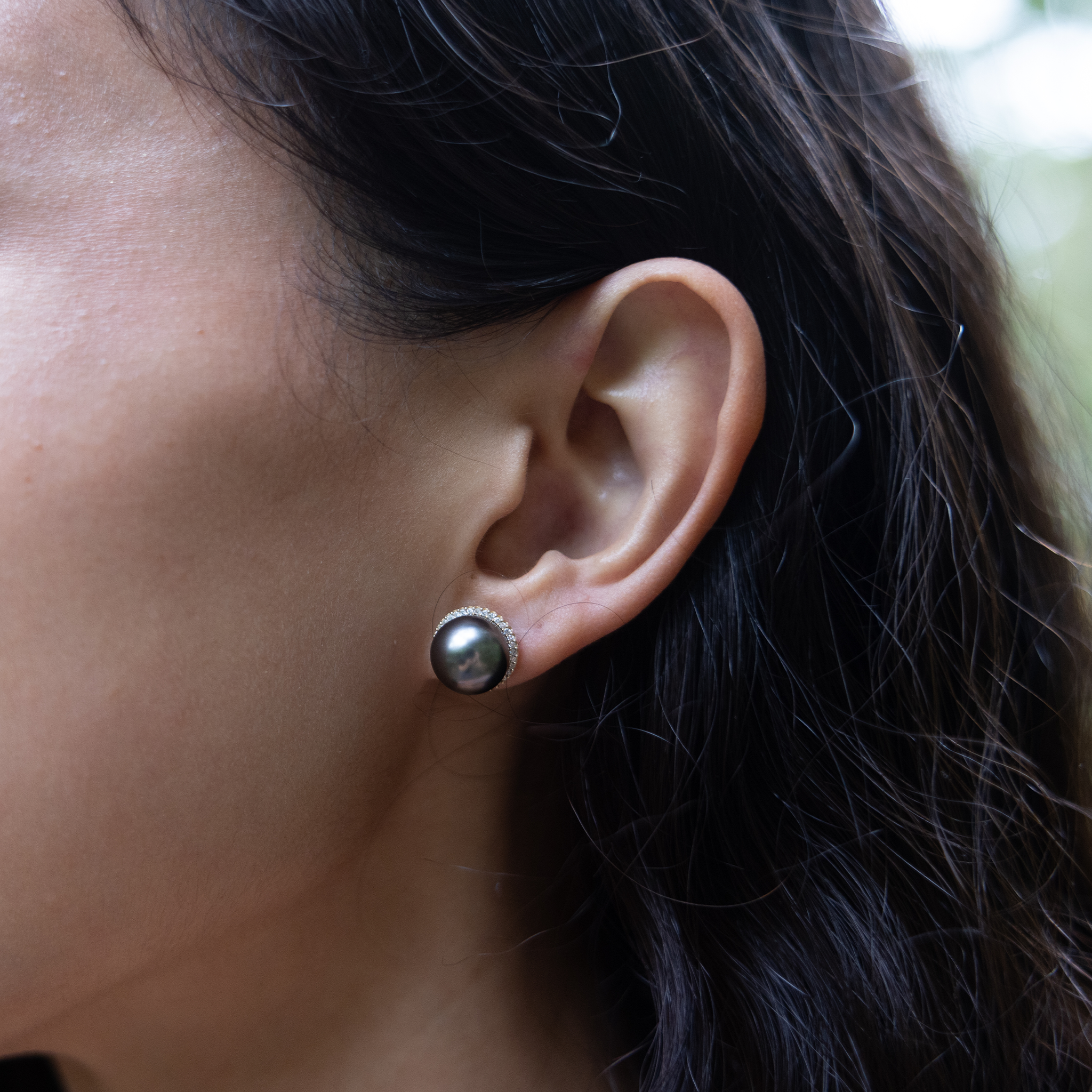 Boucles d'oreilles noires halo tahitiennes en or avec des diamants - 10-11 mm
