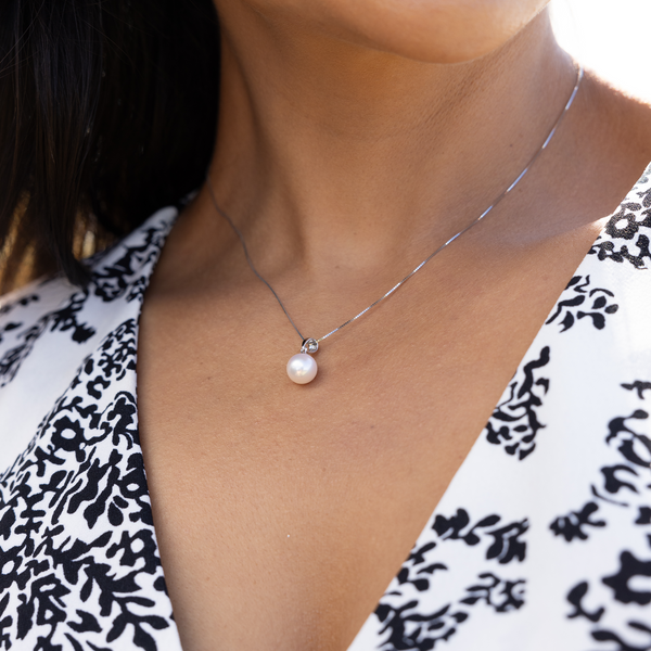 Akoya Pearl Pendant in White Gold - 8mm