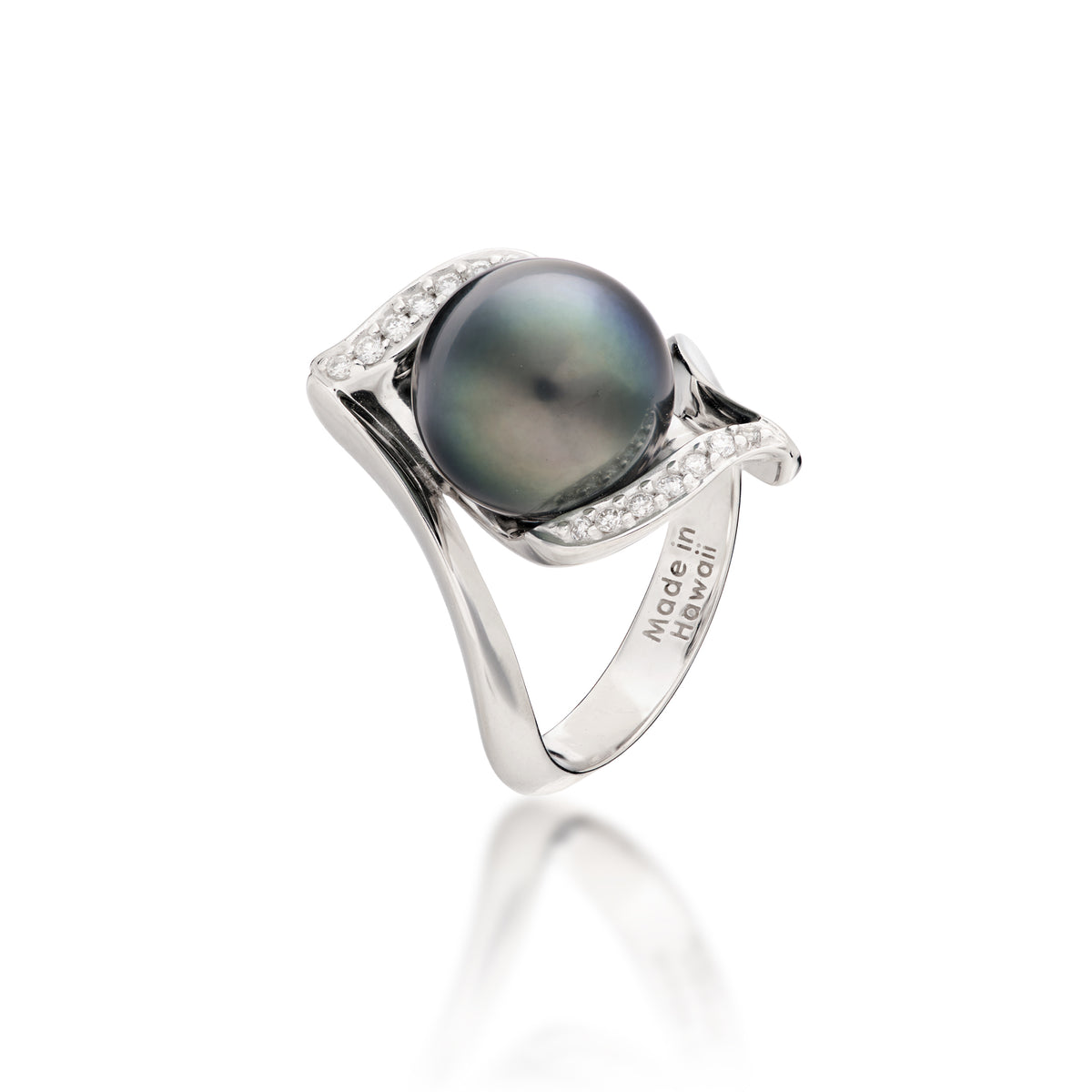Angle view of a 14k White Gold with a wavy diamond accented design and a Tahitian pearl on a white background