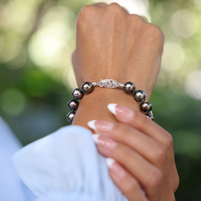 Woman wearing Tahitian Black Pearl Bracelet in White Gold - 9-10mm - Size 8" on wrist