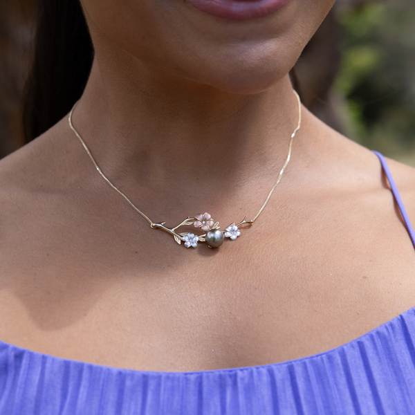 16-18" Verstellbare Perlen in Blüte Plumeria Schwarze Tahiti-Perlenkette in dreifarbigem Gold mit Diamanten – 48 mm