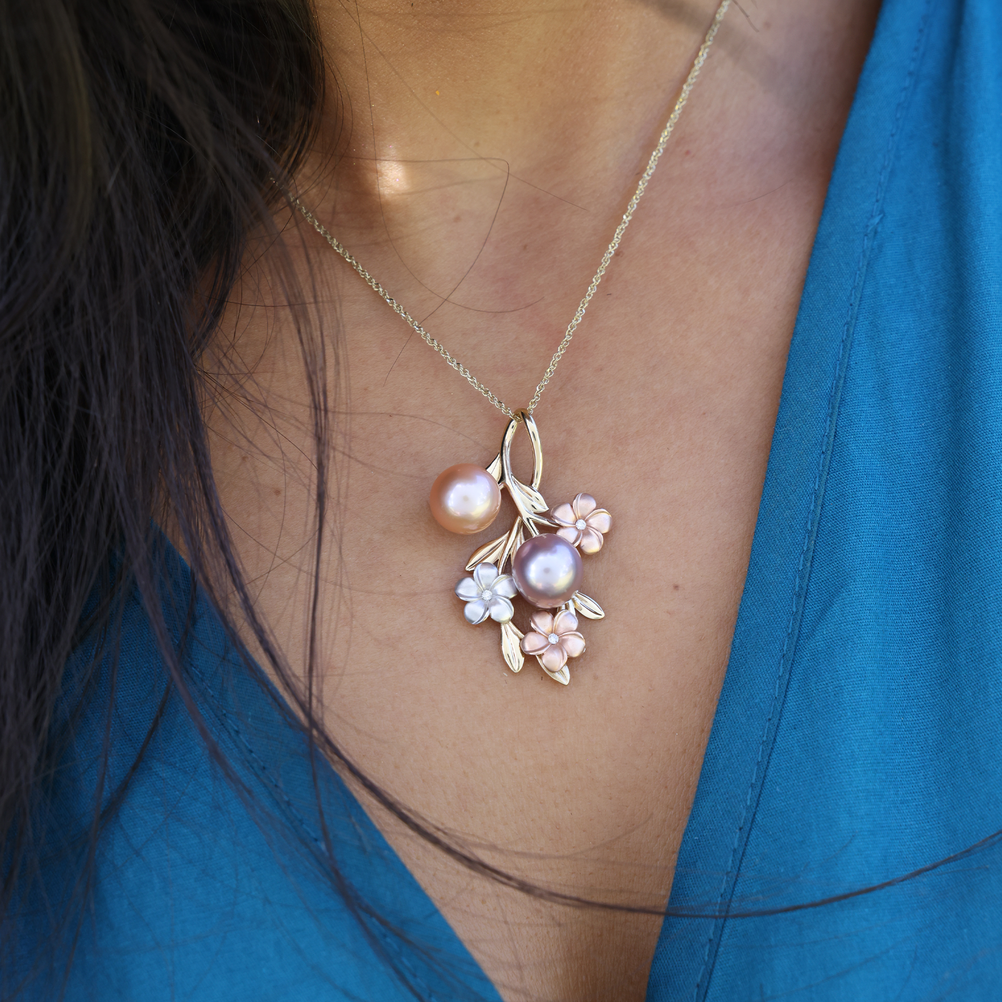 Perles en floraison Plumeria Pendant les perles d'eau douce en or Tri Color avec des diamants - 40 mm