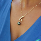 Ocean Dance Dolphin Tahiti-Anhänger mit schwarzer Perle in Gold mit Diamanten – 9–10 mm