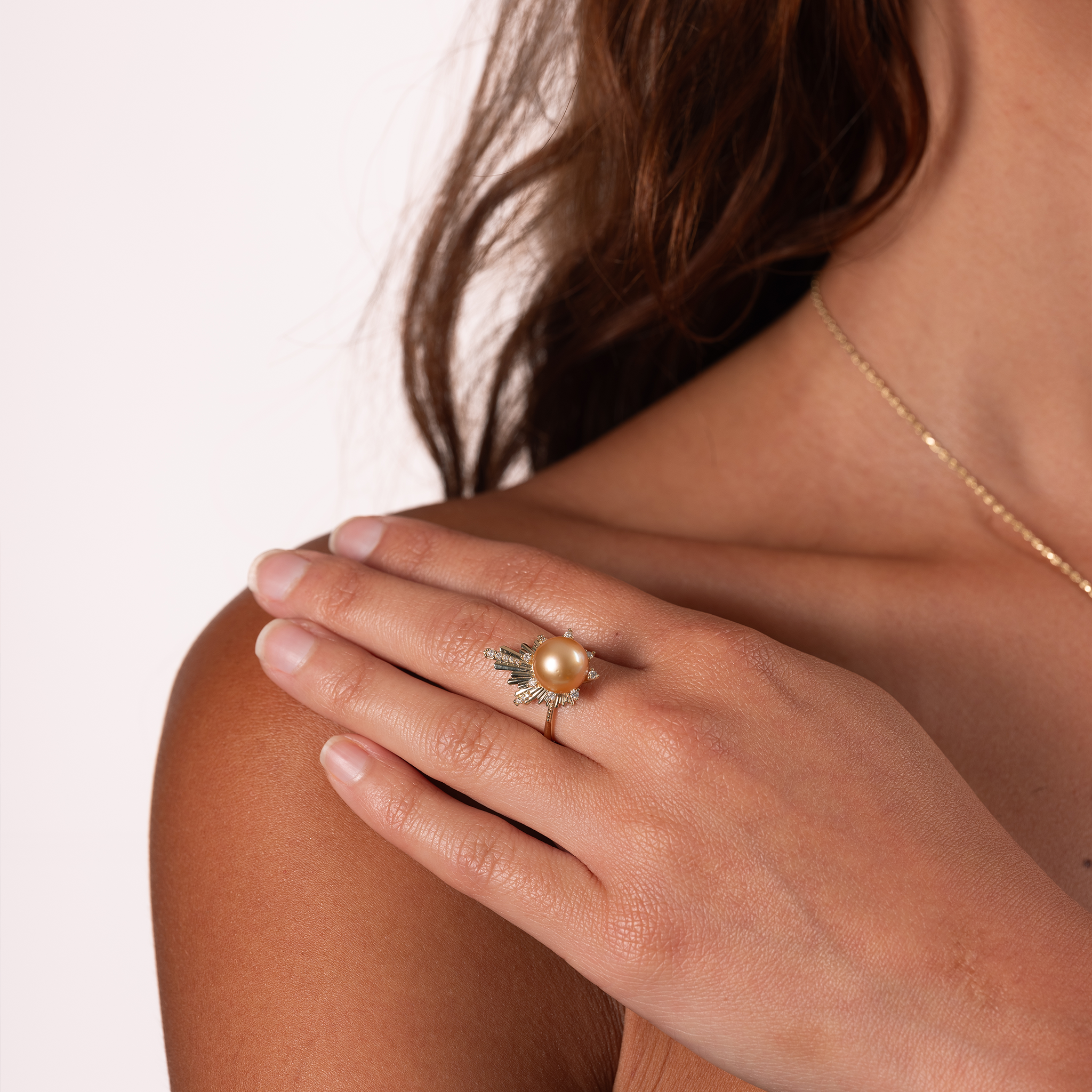 E Hoʻāla South Sea Gold Pearl Ring in Gold mit Diamanten – 21 mm