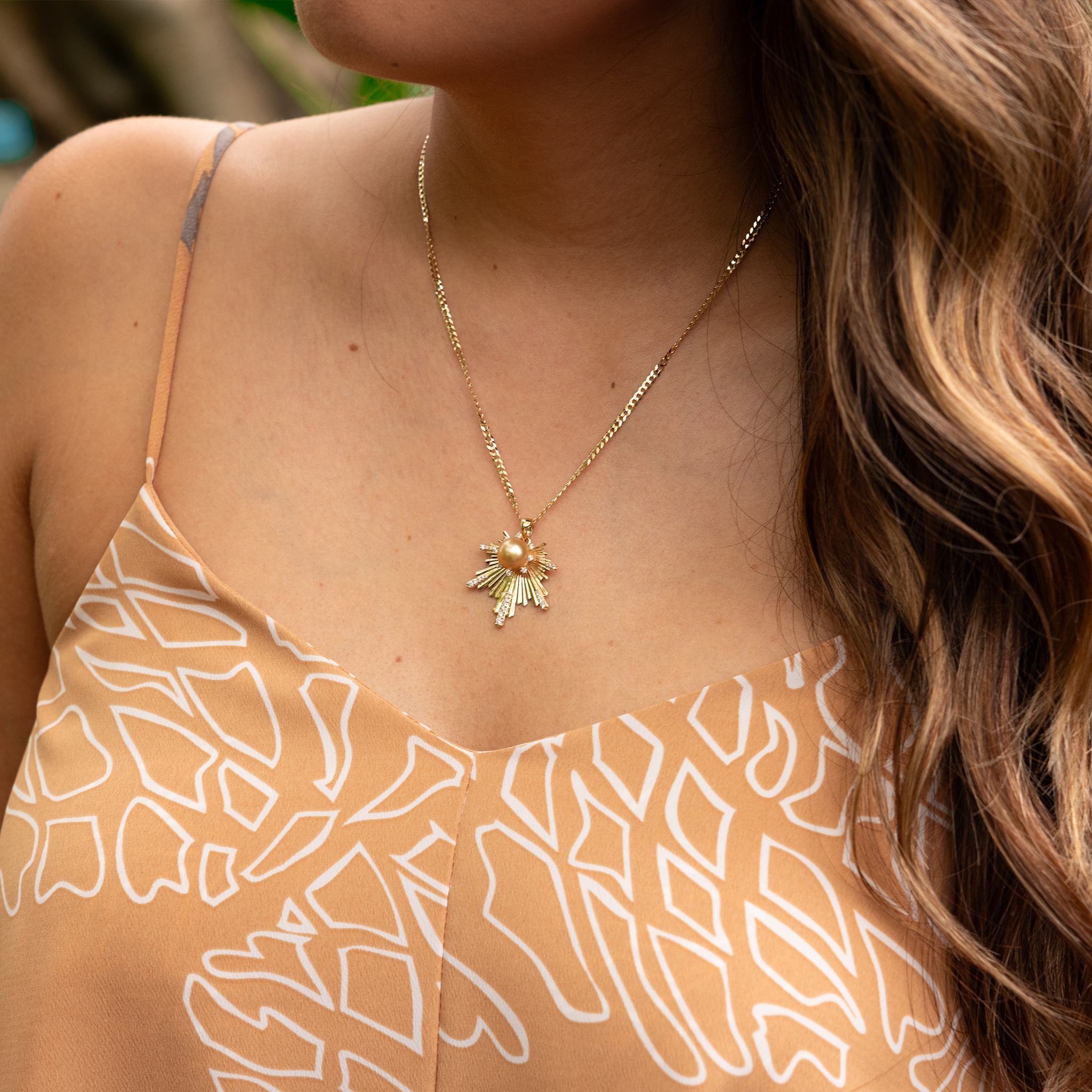 E Hoʻāla South Sea Gold Pearl Pendant in Gold with Diamonds - 27mm