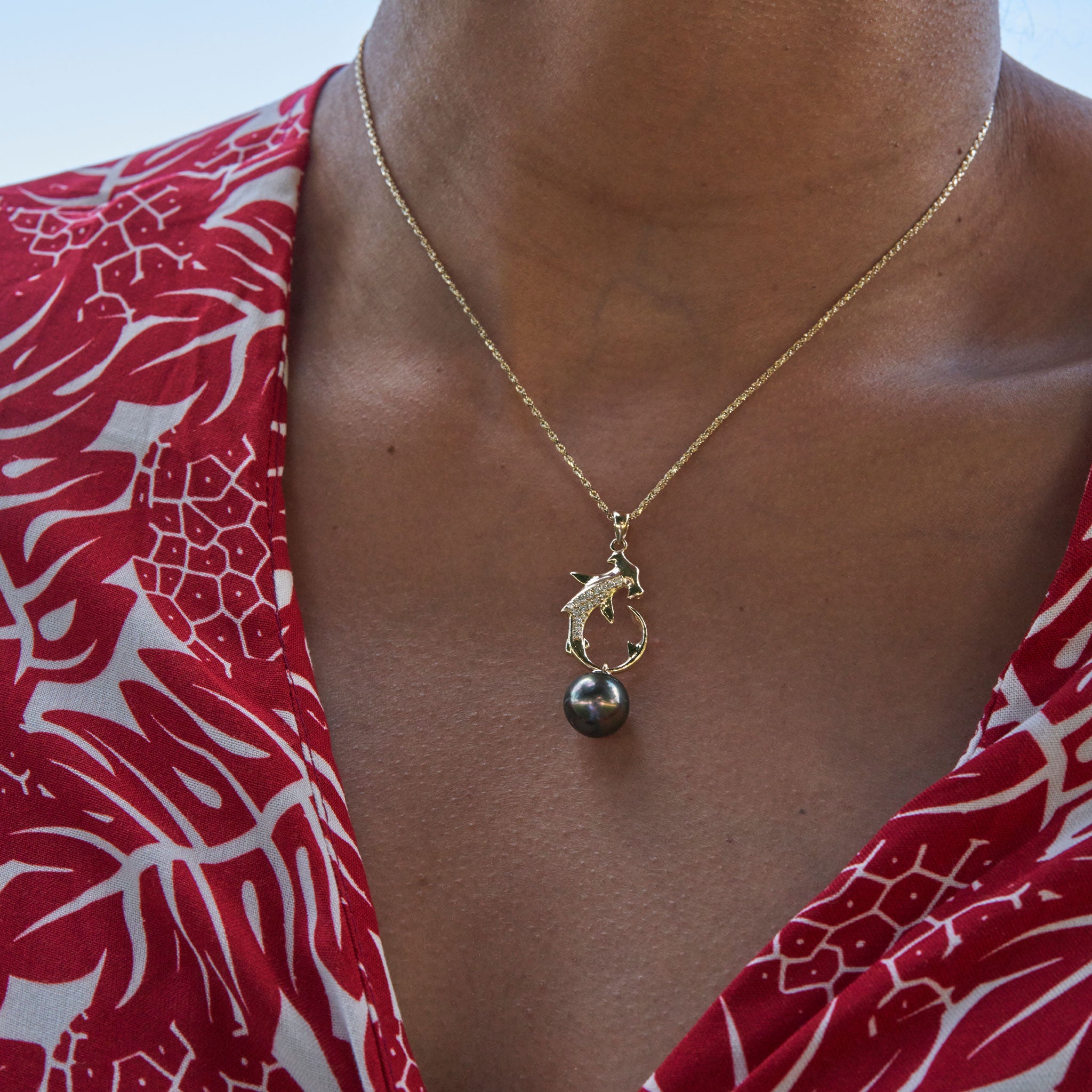 Ocean Dance Hammerhai Tahiti Black Pearl Anhänger in Gold mit Diamanten