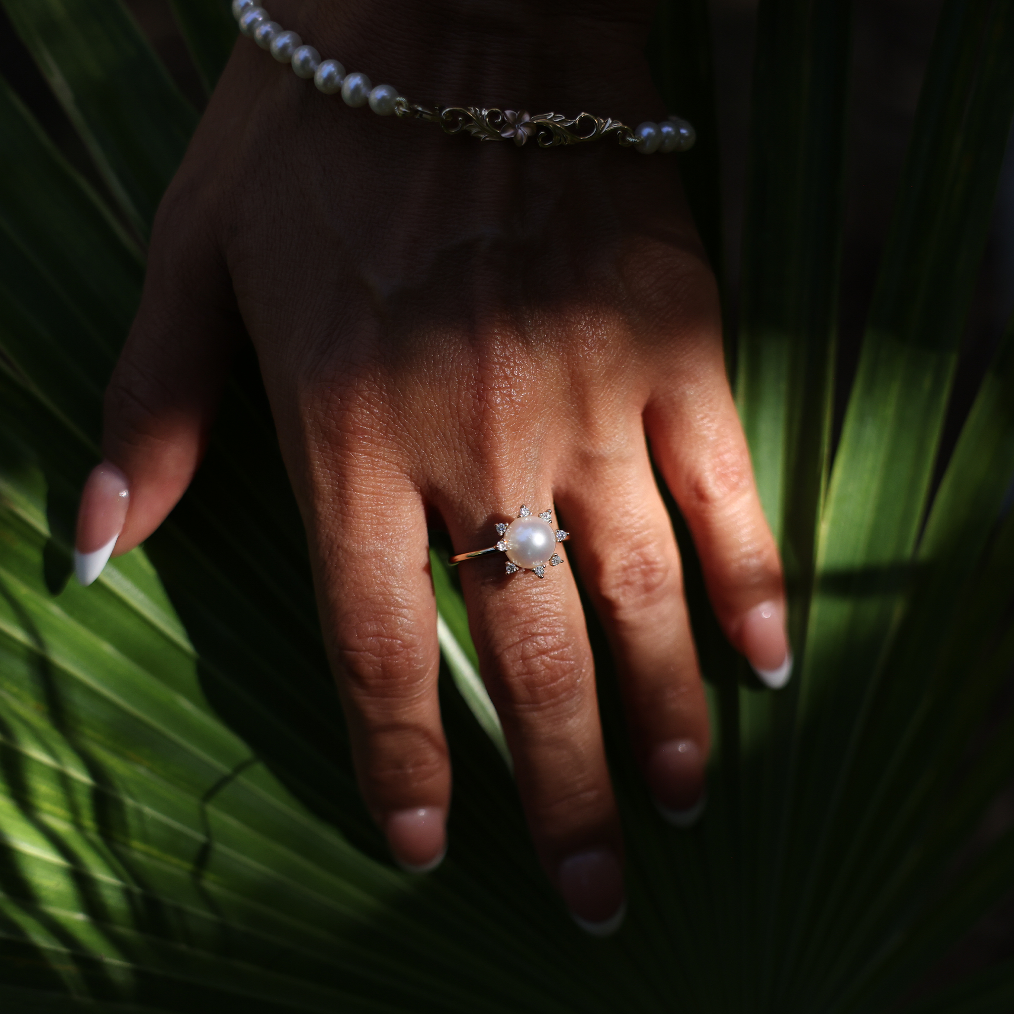 Protea Akoya weißer Perlenring in Gold mit Diamanten - 8 mm