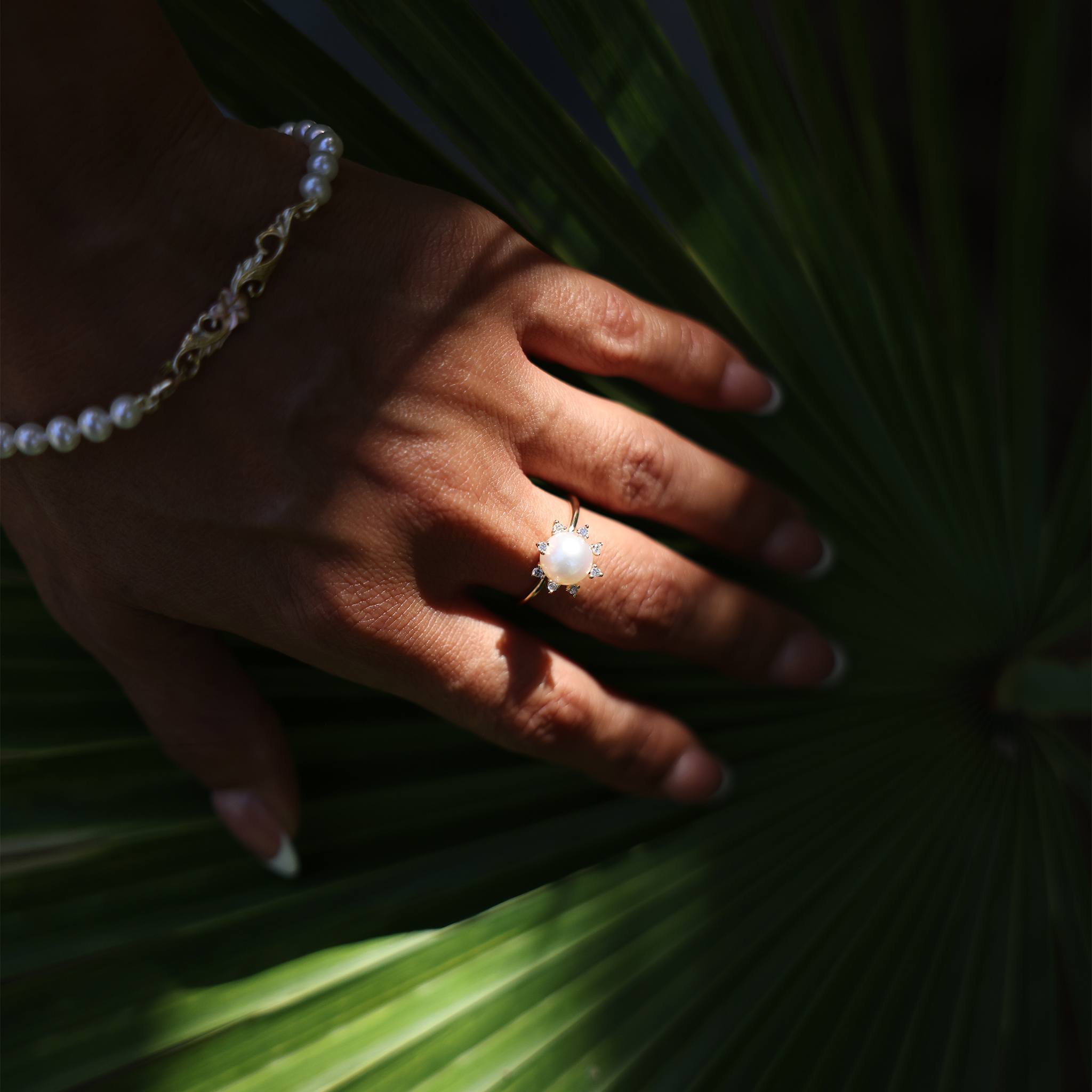 Protea Akoya weißer Perlenring in Gold mit Diamanten - 8 mm
