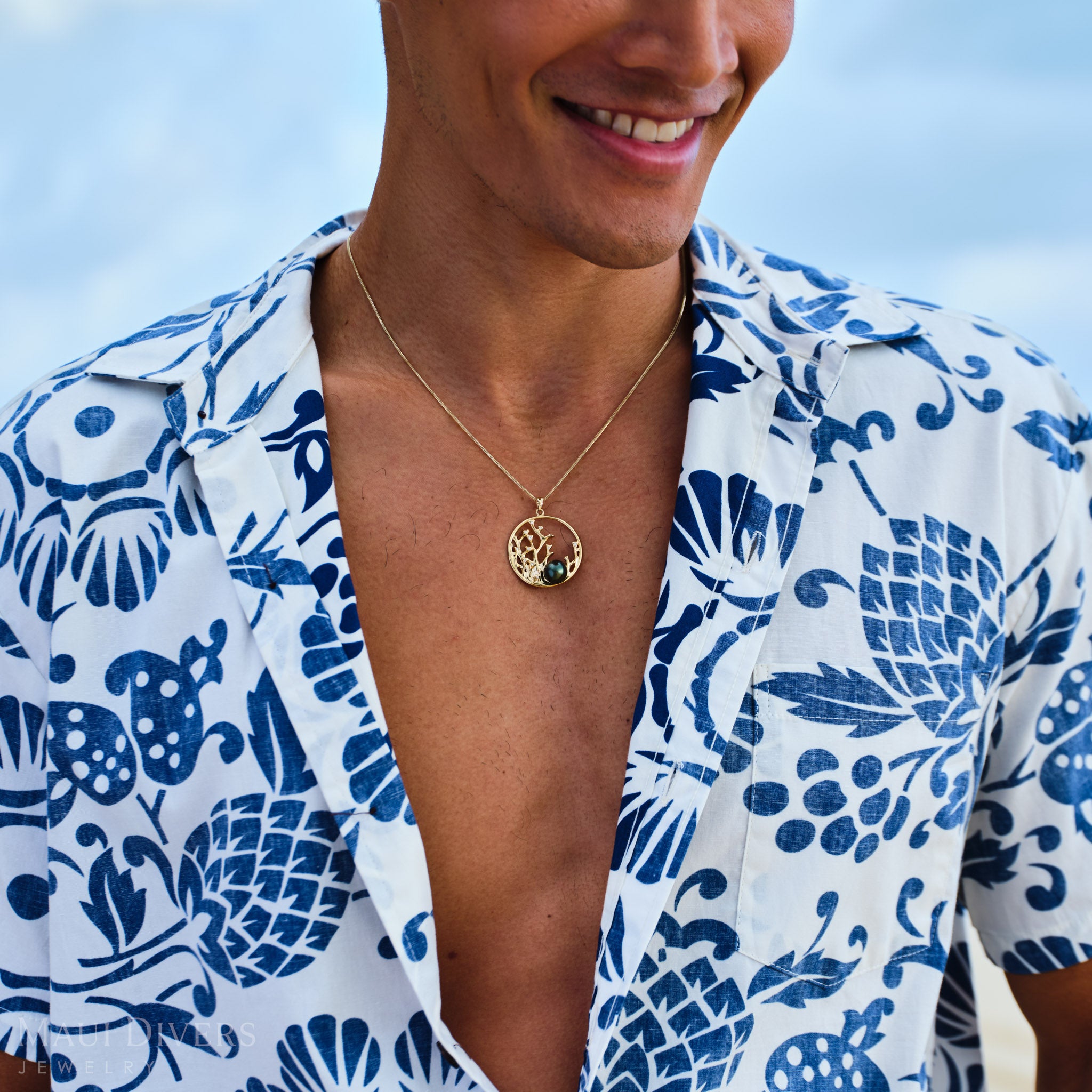 Reefs Tahitian Black Pearl Pendant in Gold with Diamonds - 30mm