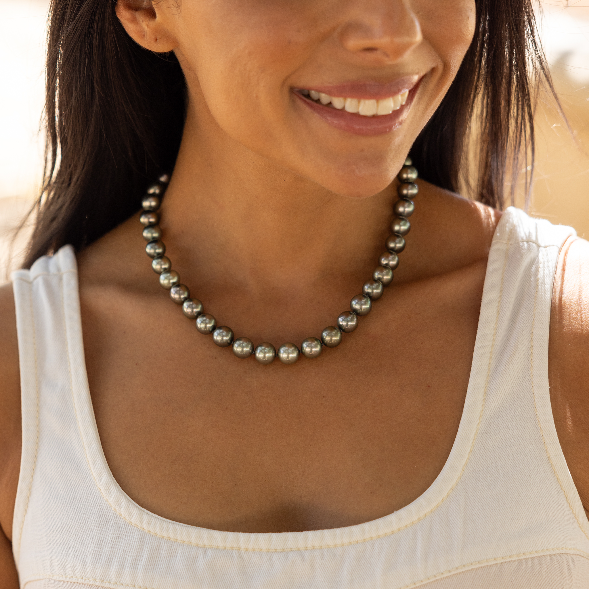 18-19 "brin de perle noir tahitien avec un fermoir de plumeria en diamant en or blanc - 10-11 mm