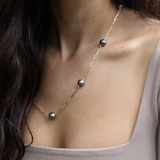 Verstellbare 24" schwarze Tahiti-Perlen-Büroklammer-Halskette in Gold – 9–10 mm