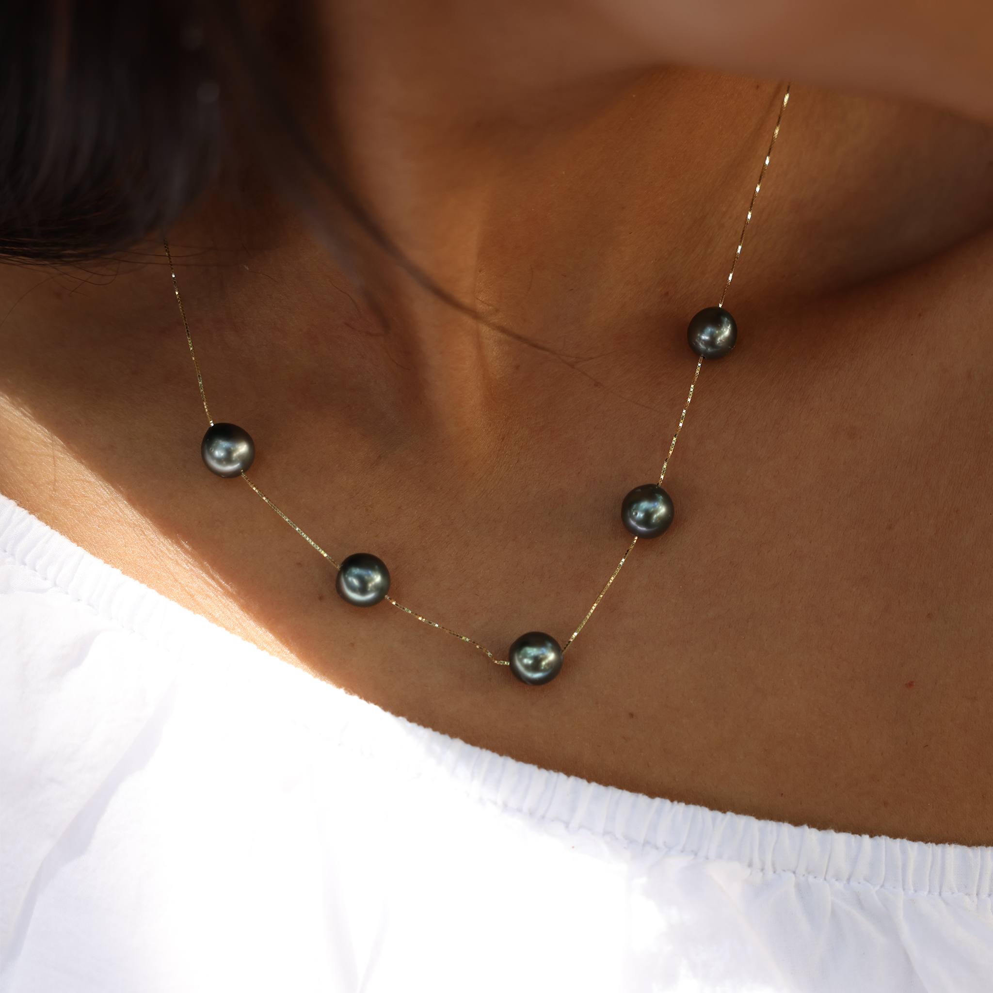 18 "Collier de perle flottant noir tahitien en or - 9-10 mm