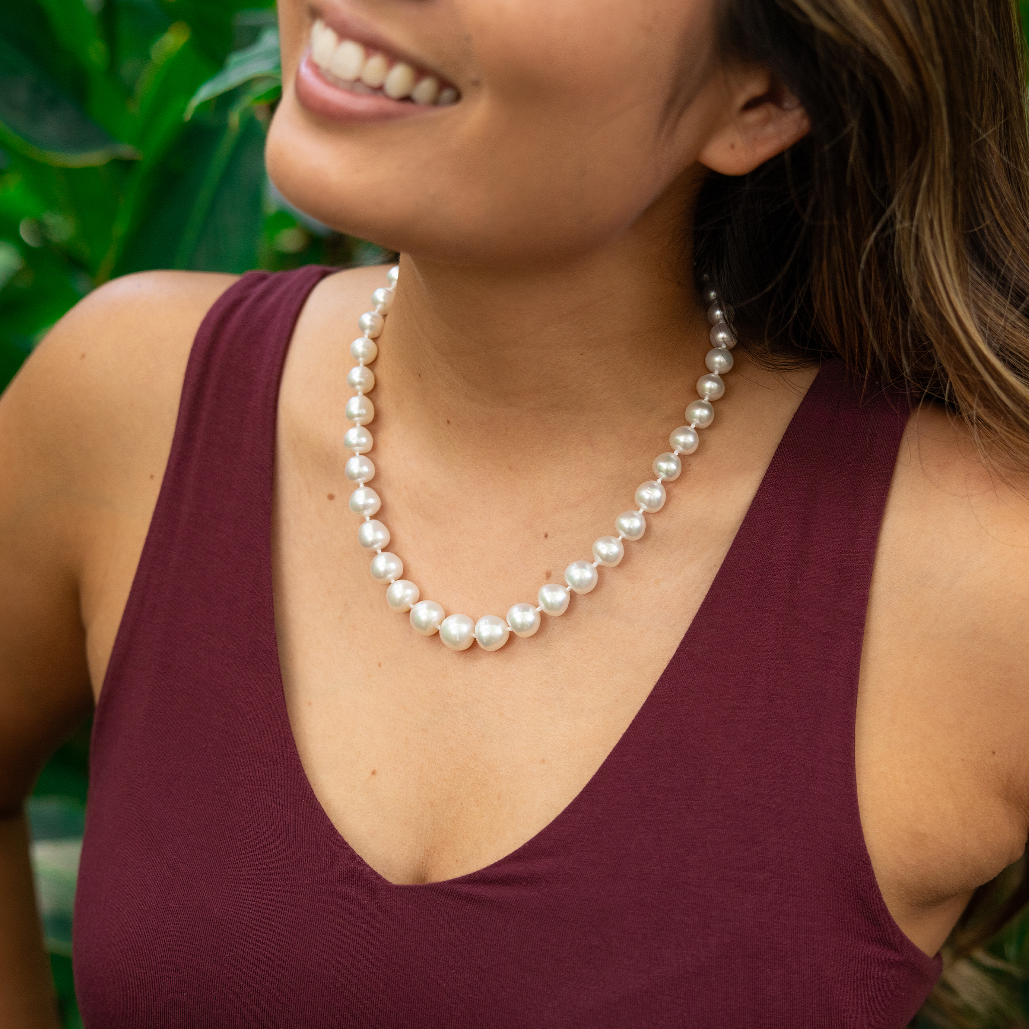 18-19" South Sea White Pearl Strand with Magnetic Clasp in Gold - 9-12mm