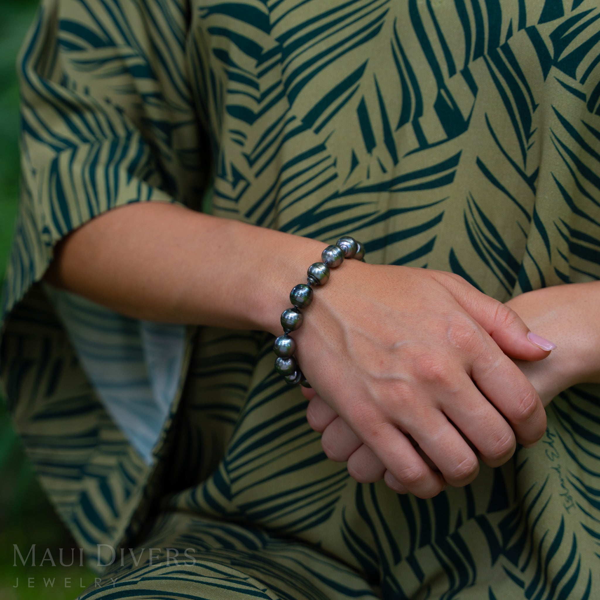 7.5-9" Adjustable Tahitian Black Pearl Bracelet in White Gold - 10-12mm