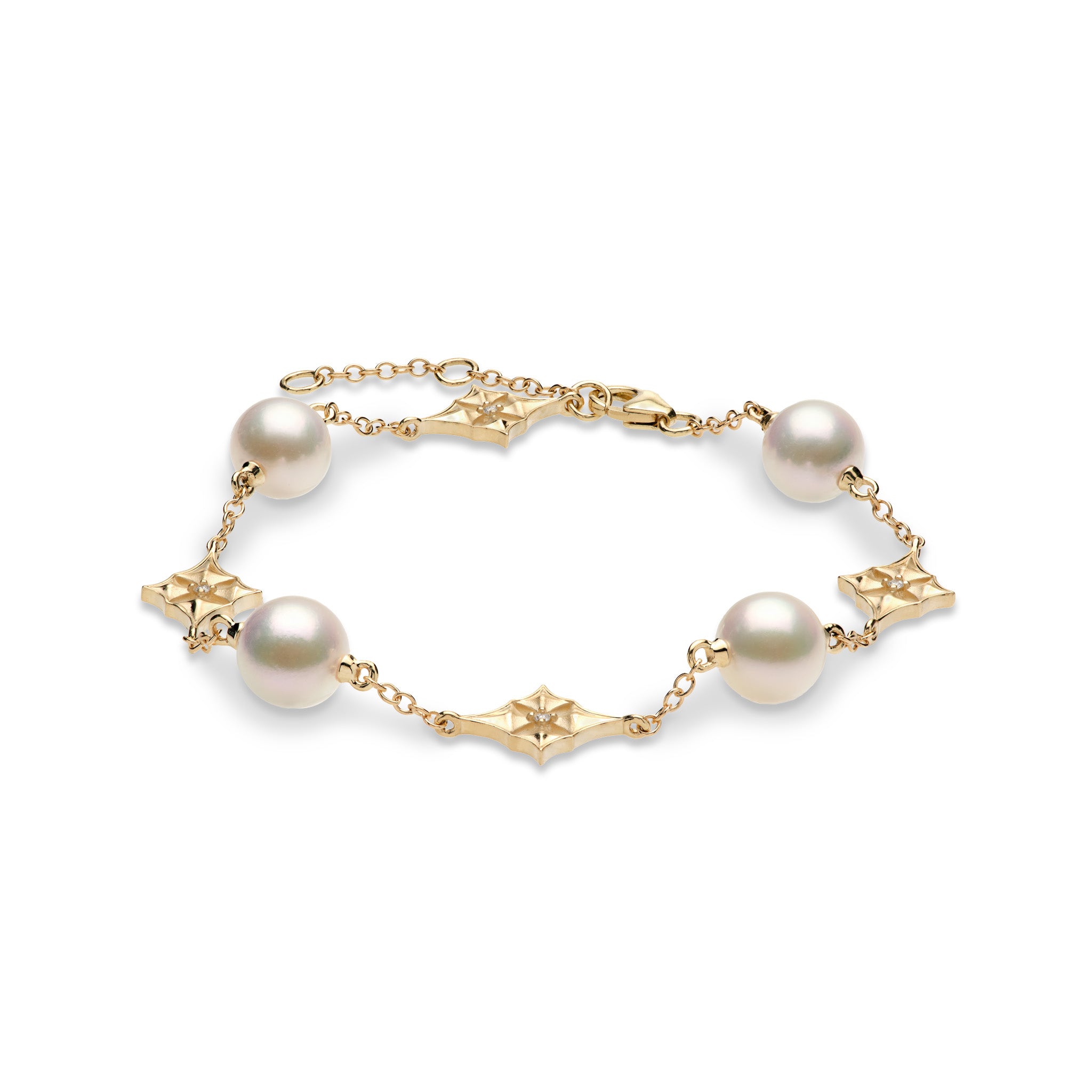 Angle view of the 7-8" Hawaiian Quilted Star 8mm Akoya White Pearl Bracelet in Gold with Diamonds on a white background