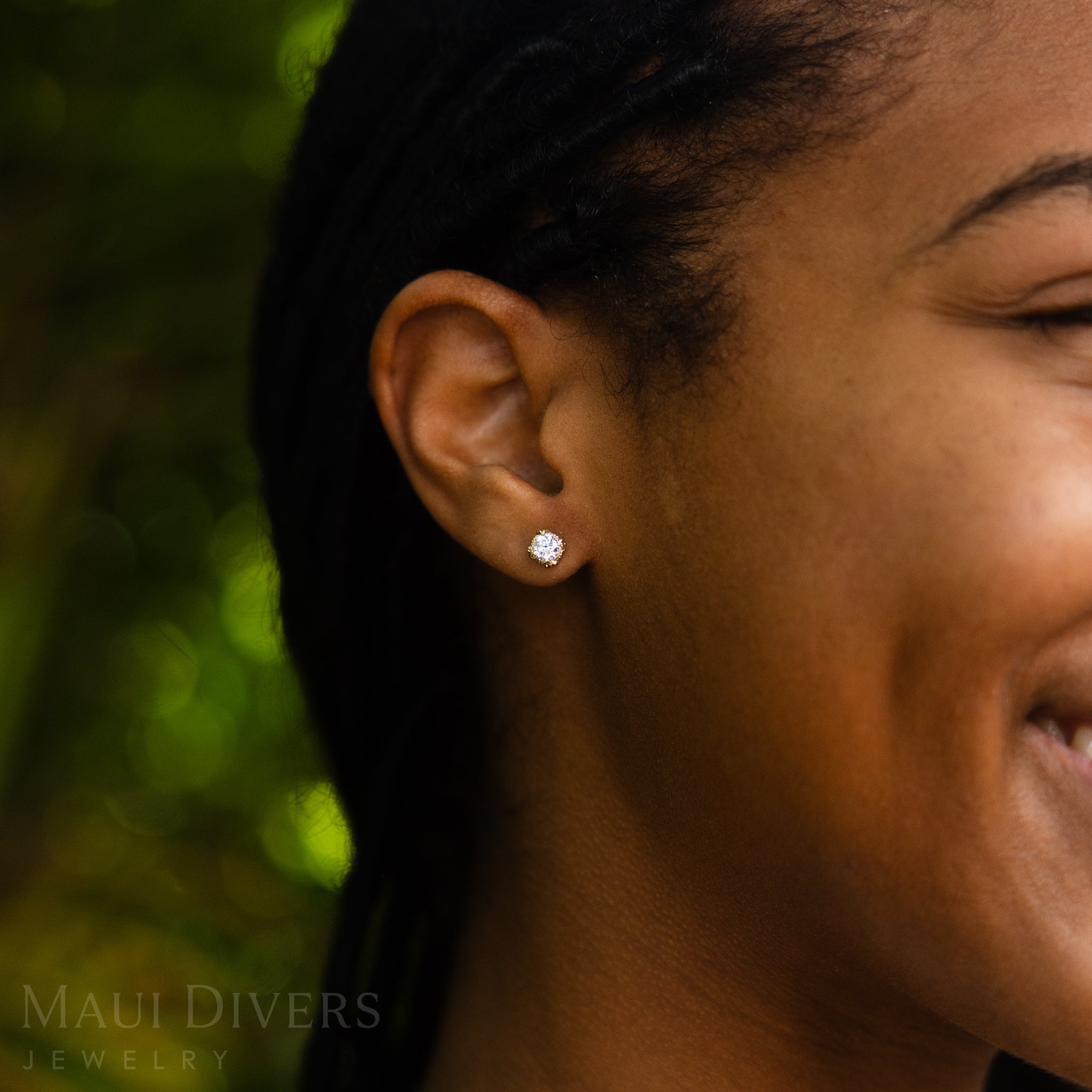Hidden Hawaiʻi Maile Earrings in Gold with Lab Grown Diamonds - 5.5mm