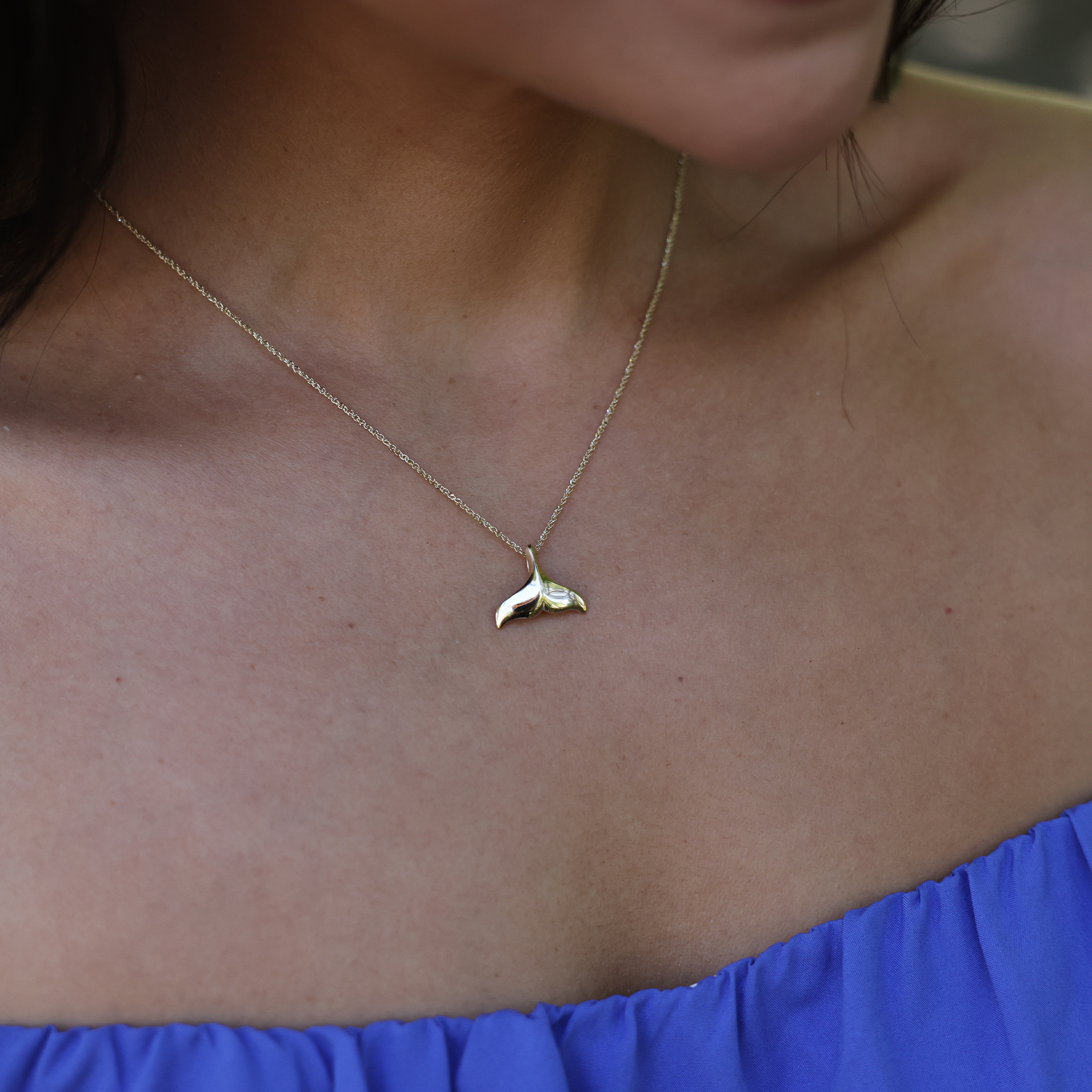 Whale Tail Pendant in Gold - 16mm