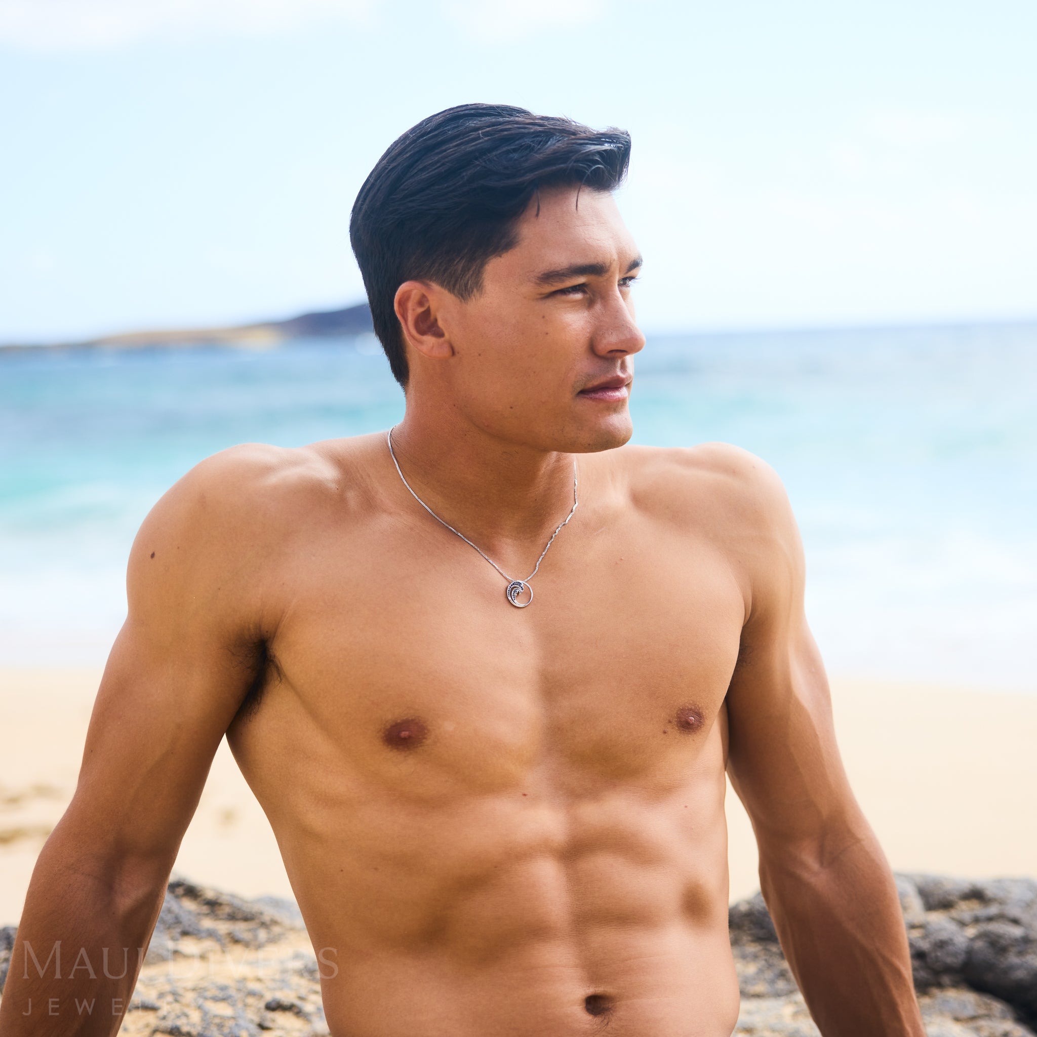 Nalu Pendant in White Gold with Blue Sapphires - 22mm