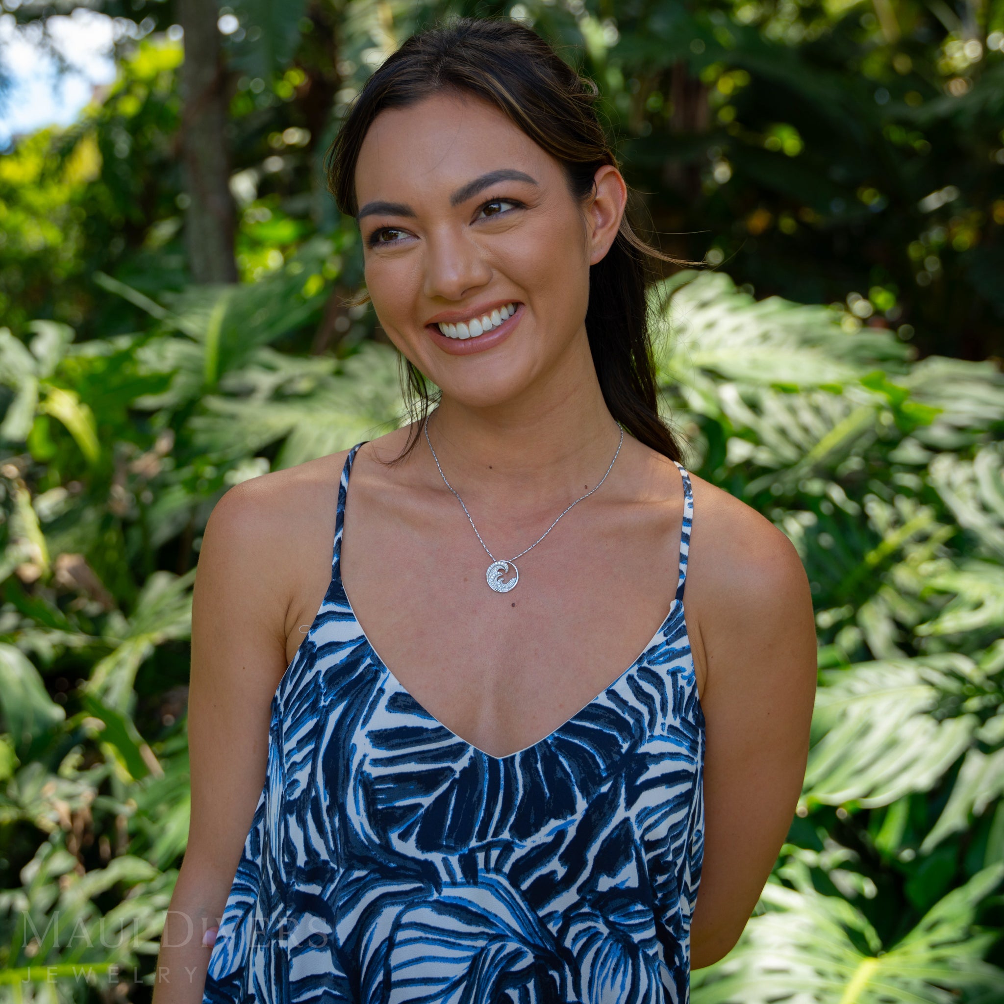 Nalu Pendant in White Gold with Diamonds - 22mm